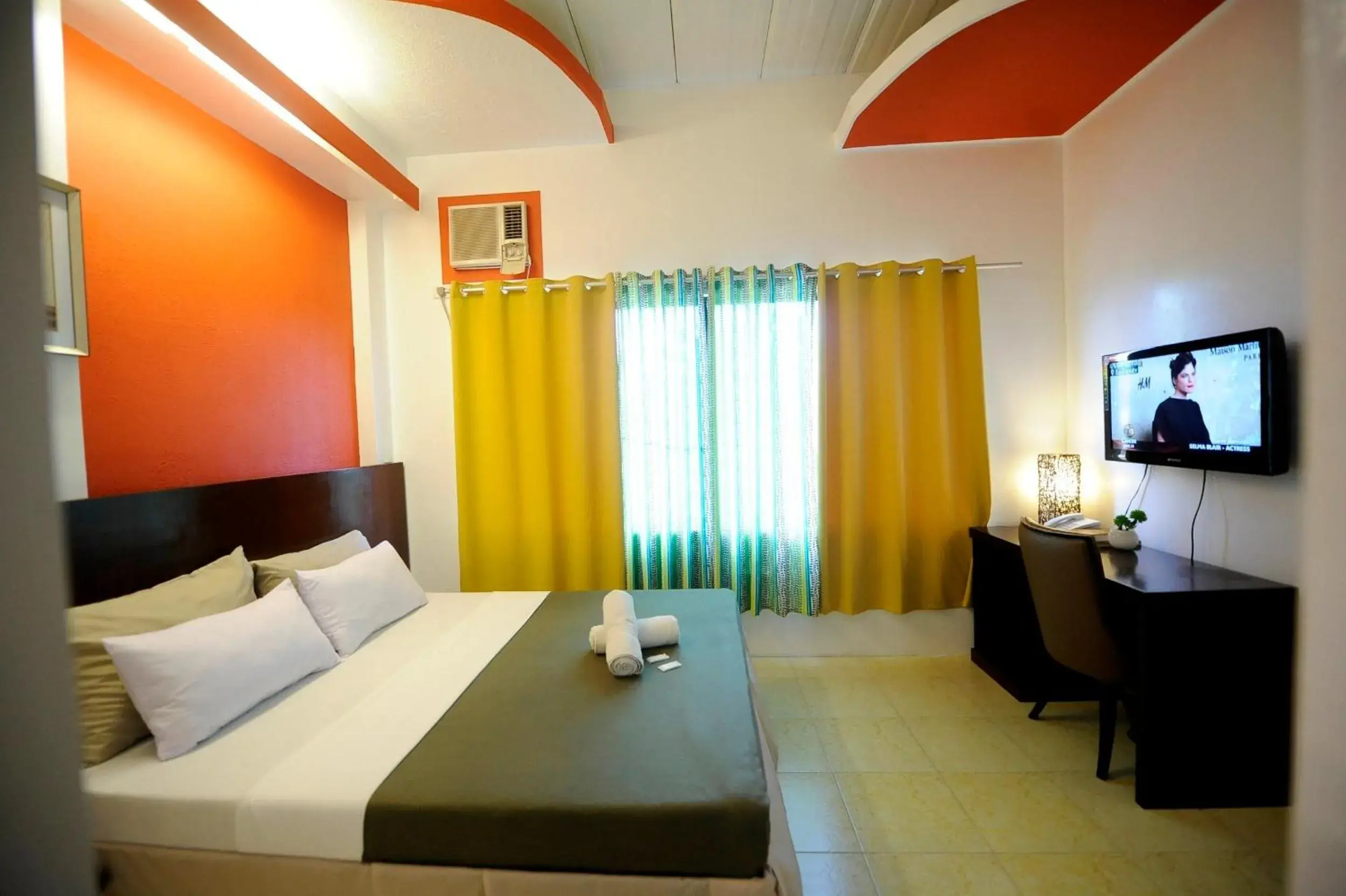 Photo of the whole room, Bed in First Pacific Inn Davao Photo of the whole room, Bed in First Pacific Inn Davao