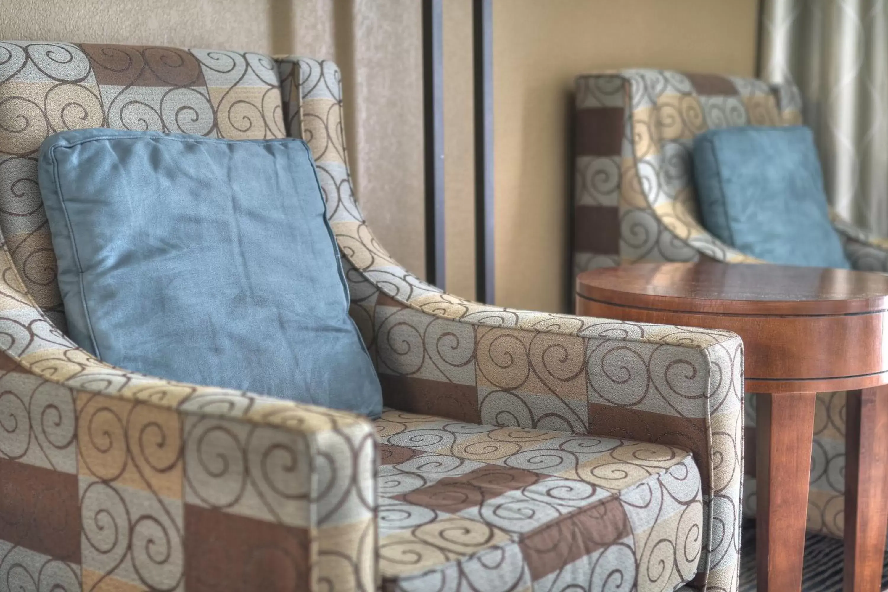 Seating area in The Inn at Apple Valley, Ascend Hotel Collection