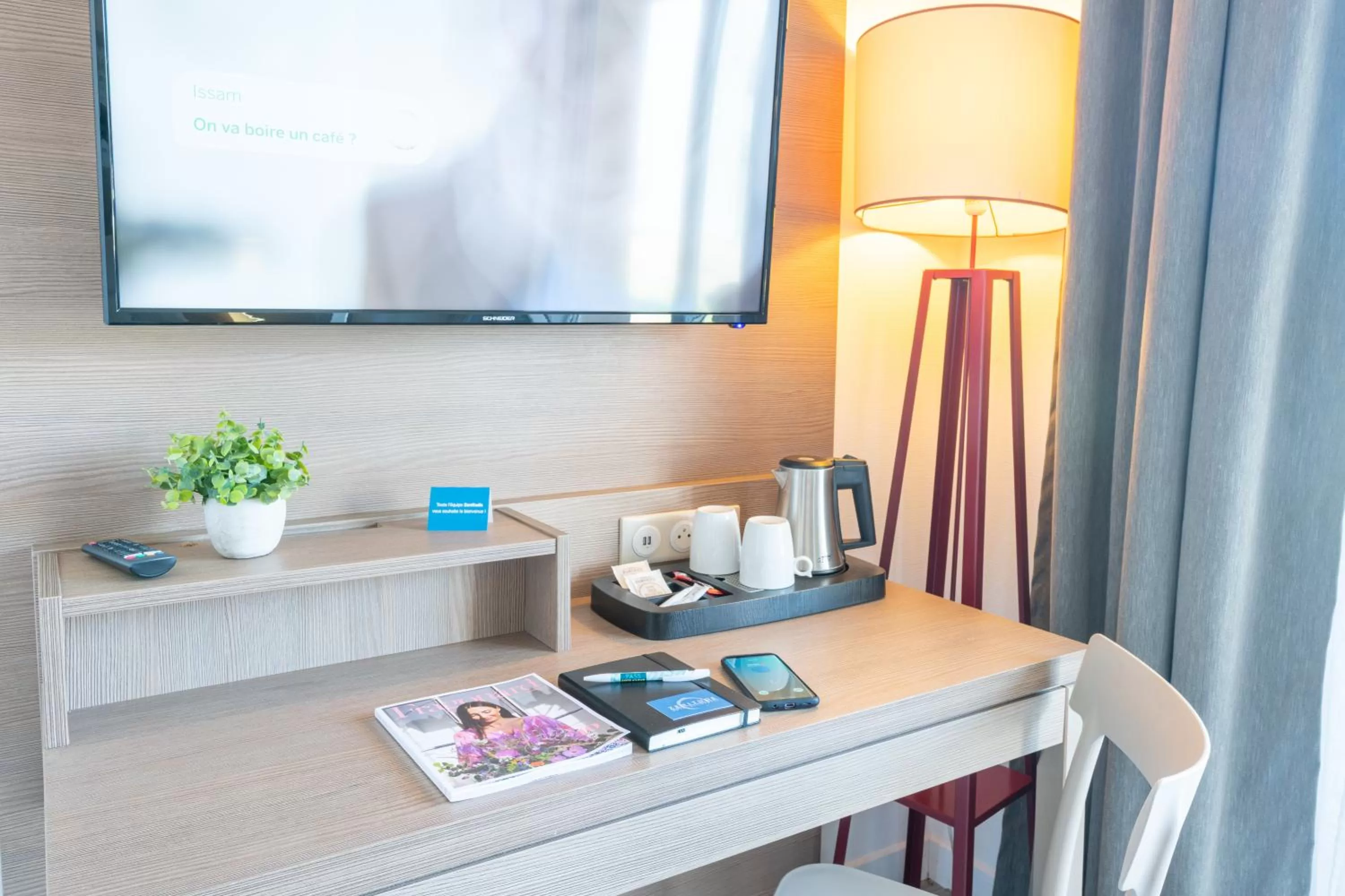 TV and multimedia in Comfort Aparthotel Cannes Mandelieu