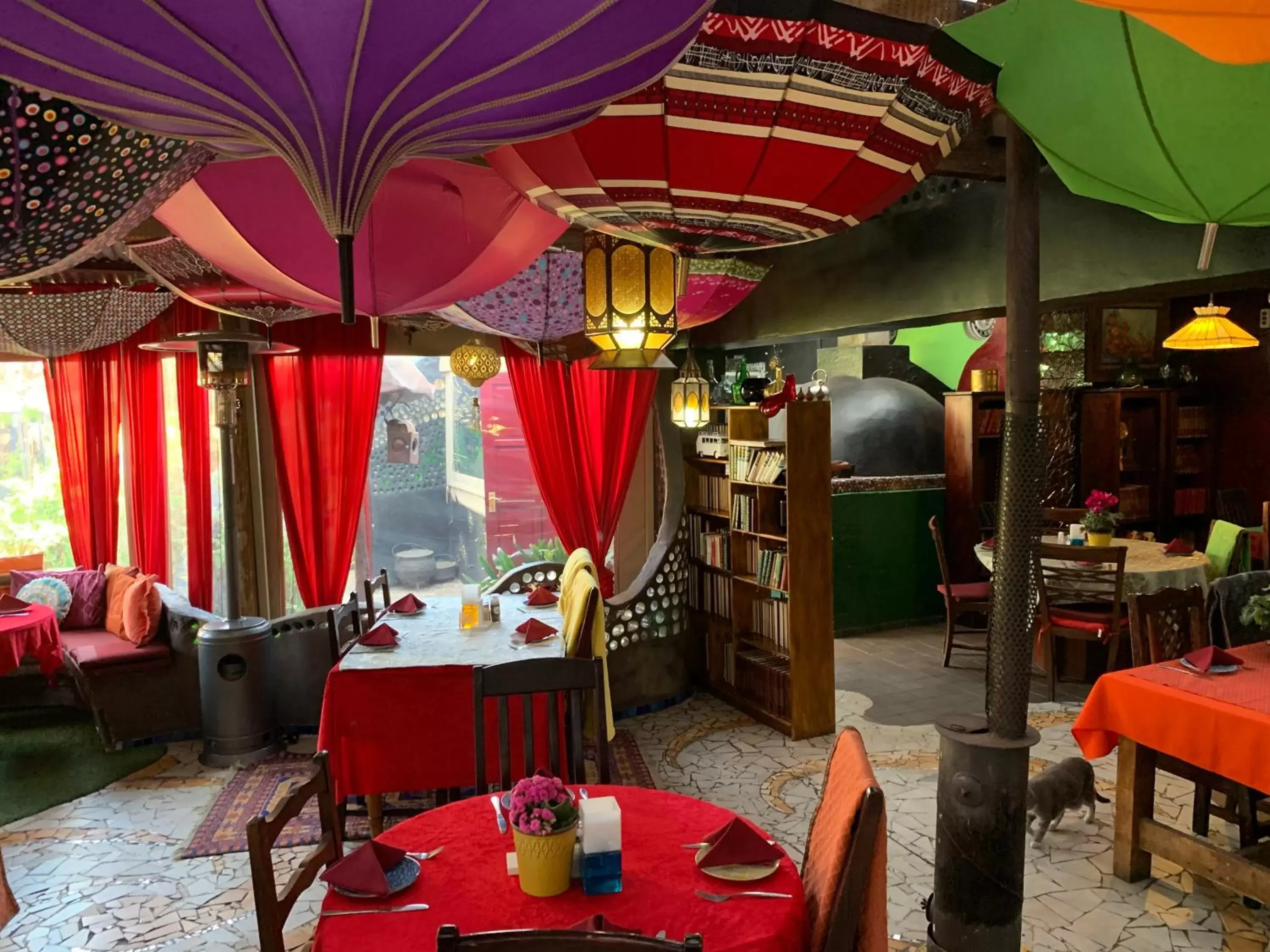 Lunch, Restaurant/Places to Eat in Rabbit Hole Hotel