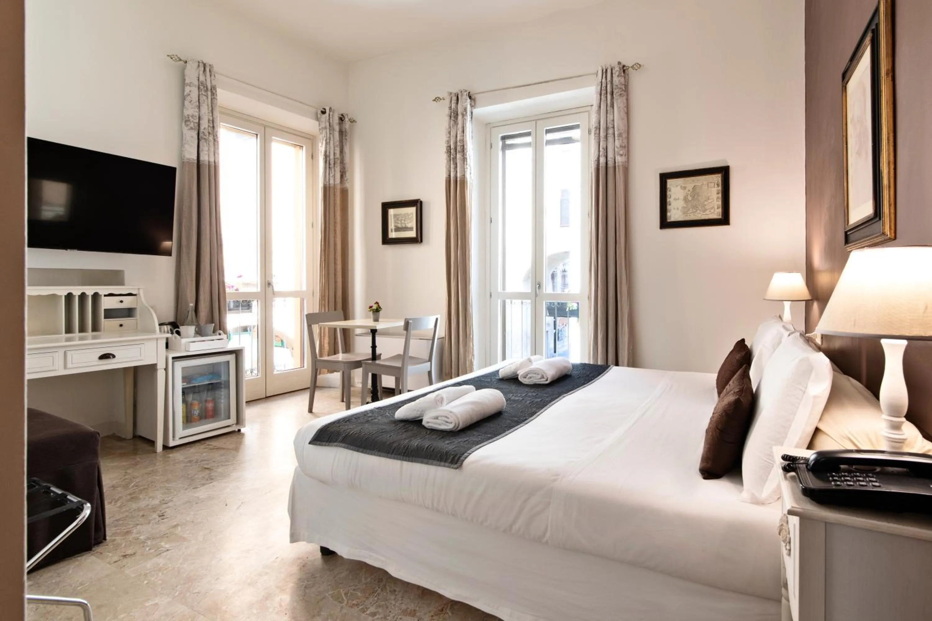 TV and multimedia, Bed in Hotel Broletto - Centro Storico