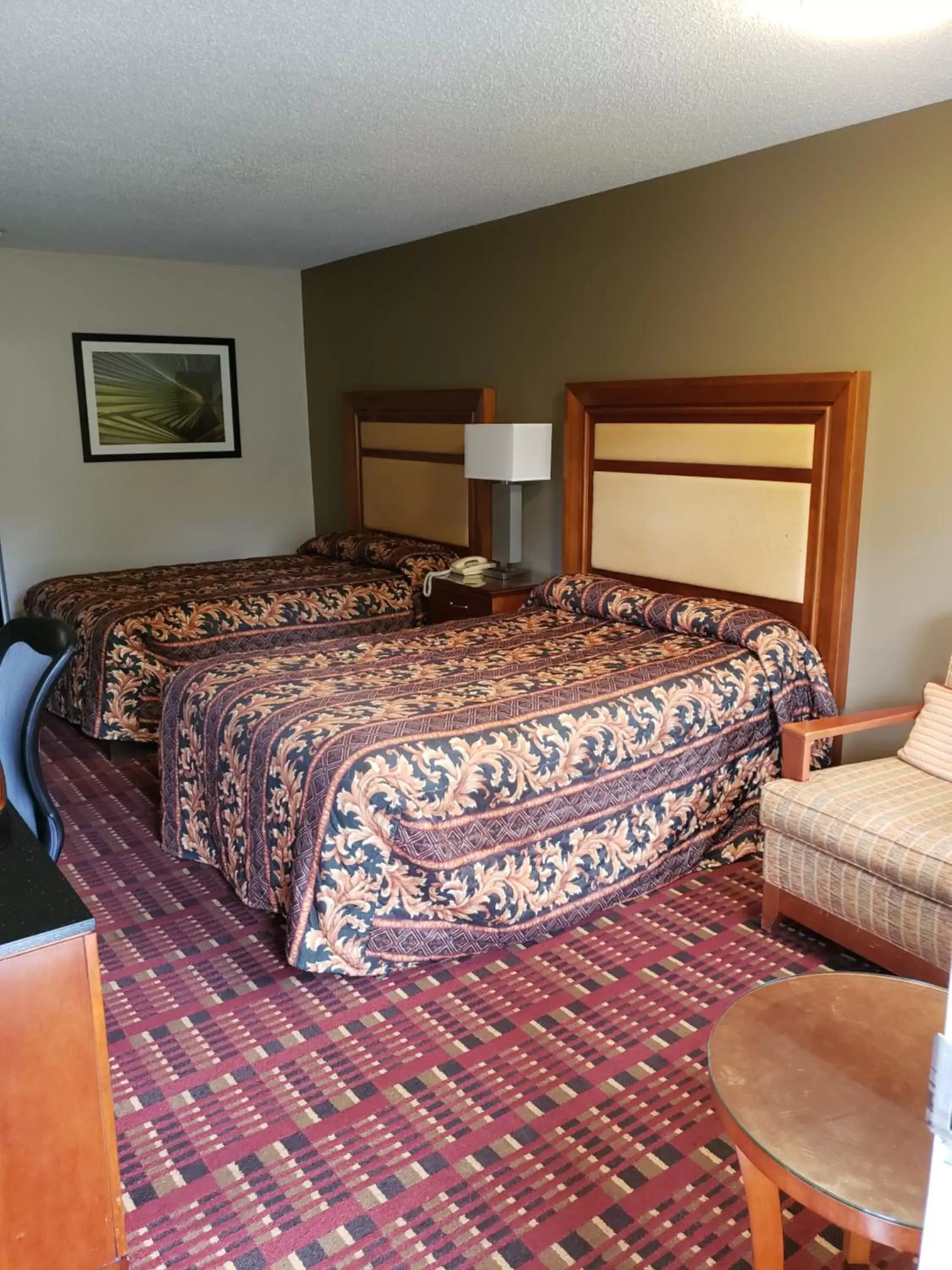 Photo of the whole room, Bed in Peach Tree Inn