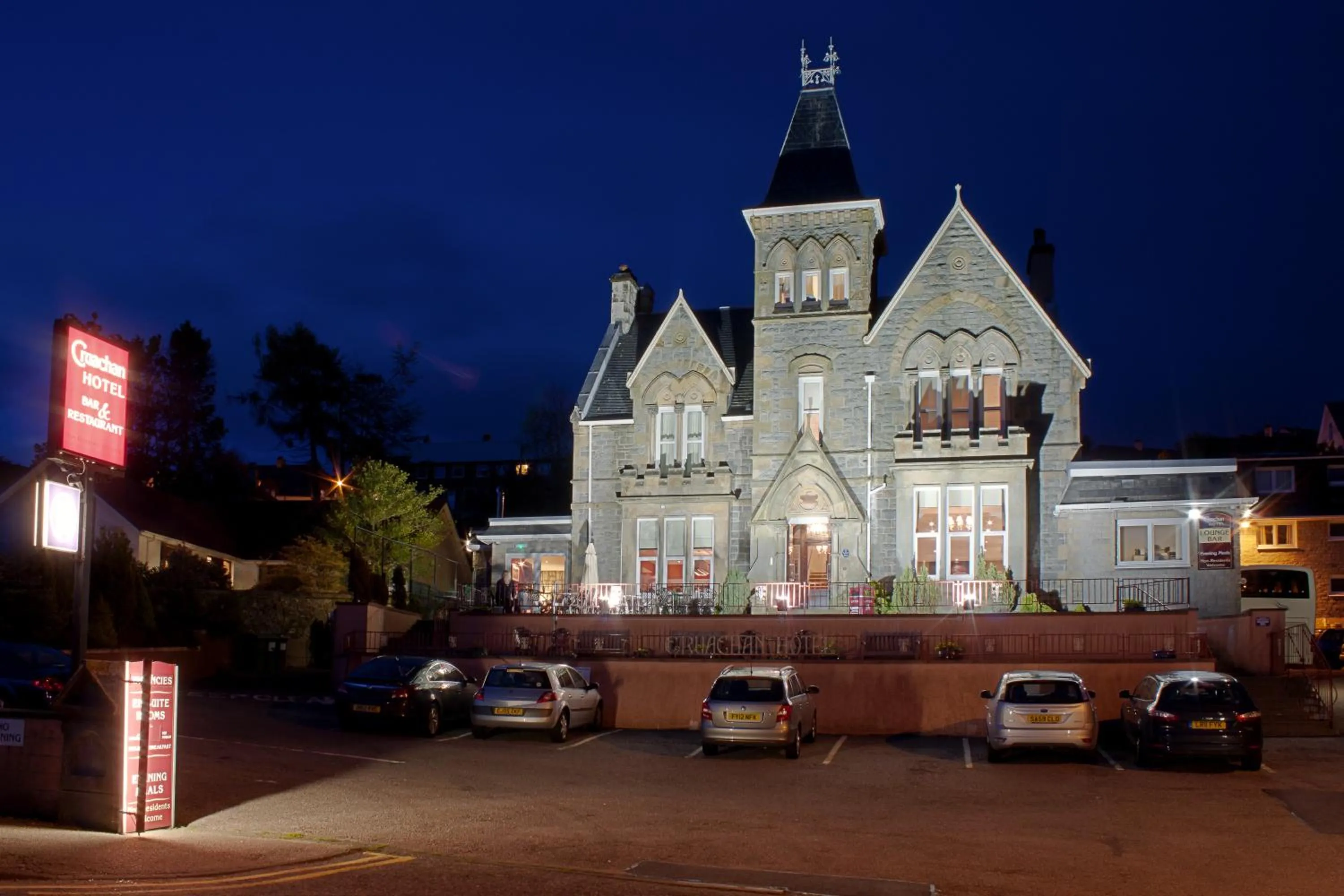 Facade/entrance in Cruachan Hotel