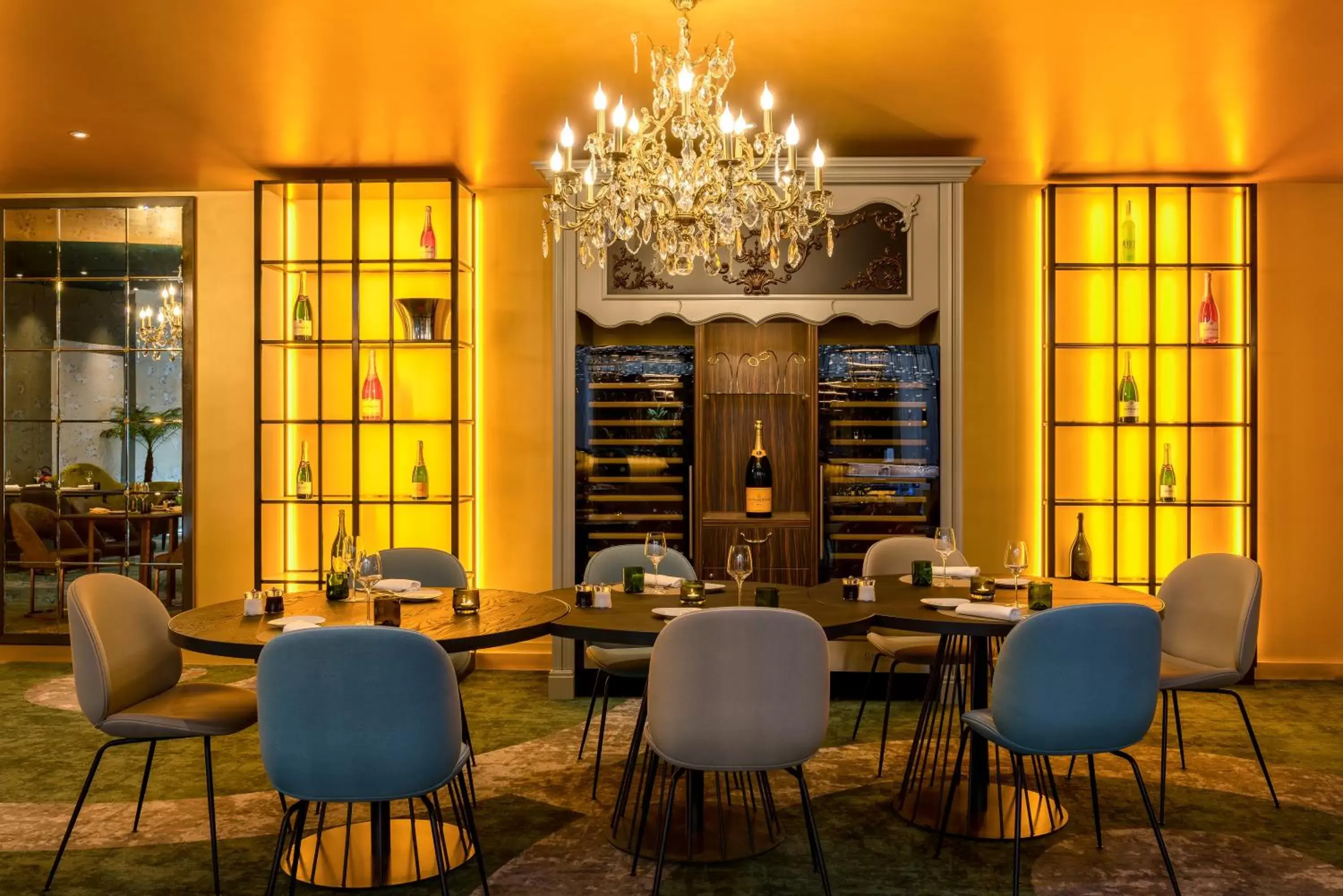 Restaurant/places to eat, Lounge/Bar in Le Louis Versailles Château - MGallery