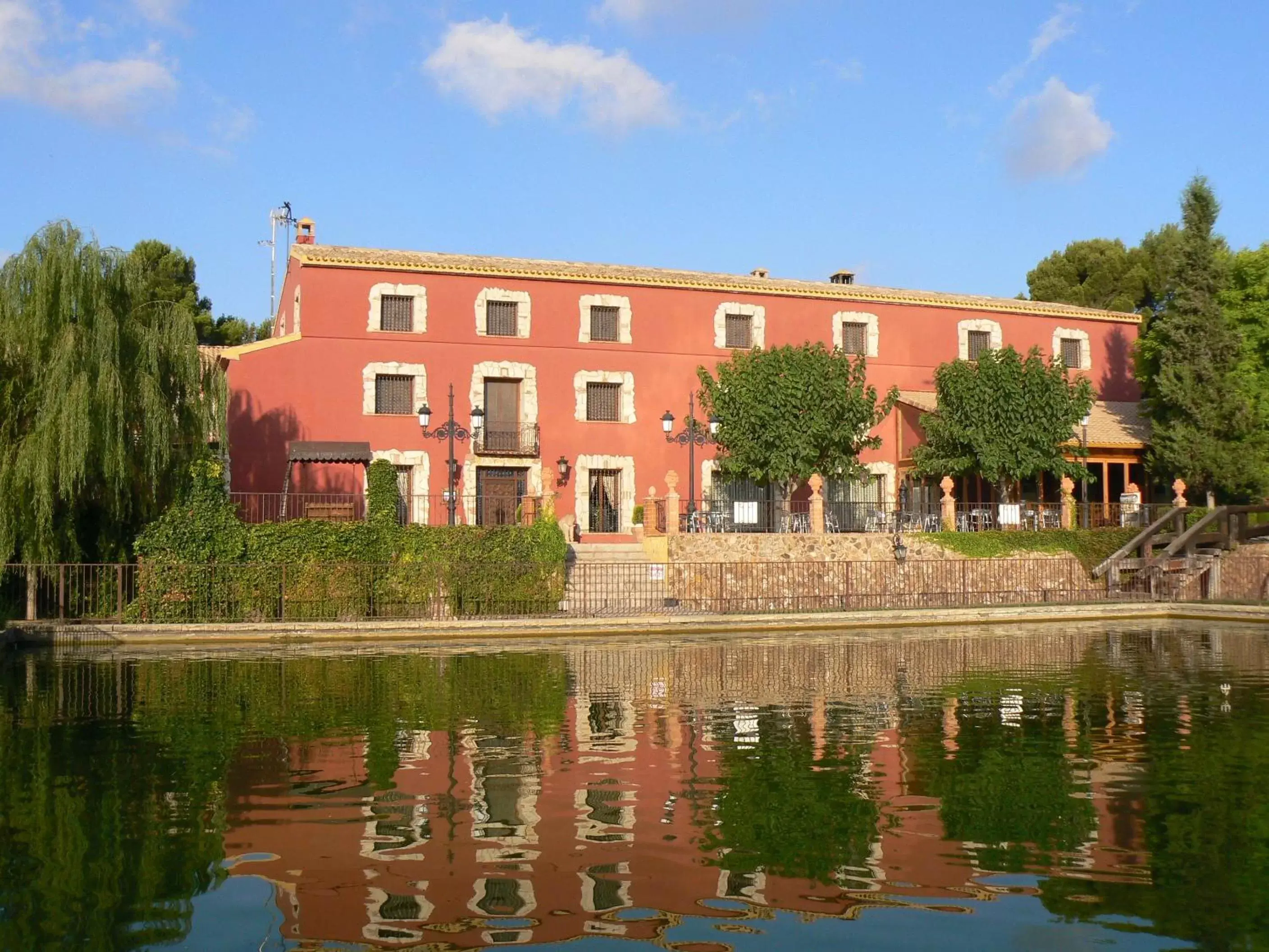 Facade/entrance, Property Building in Hotel Caseta Nova