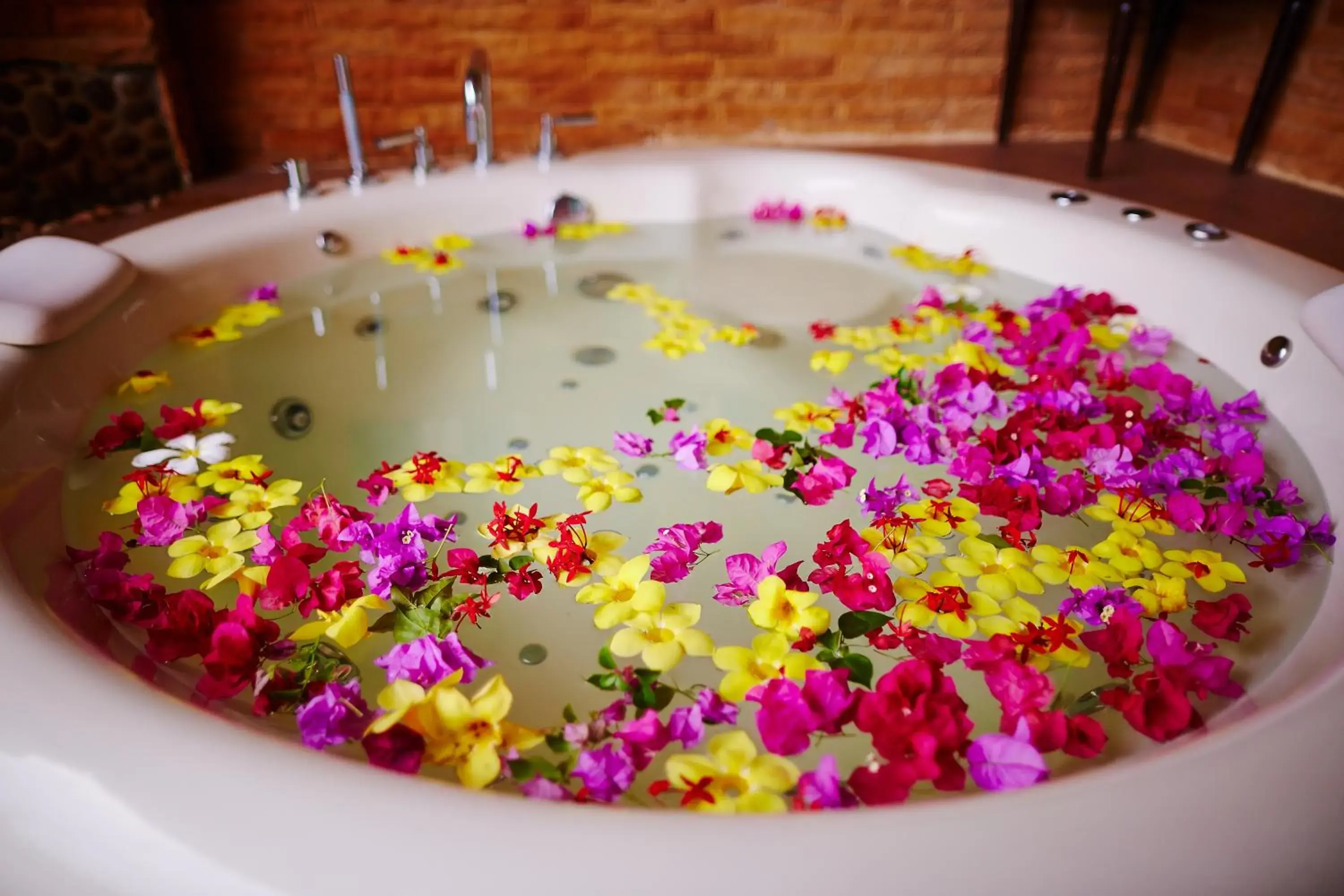 Hot Tub in Samui Bayview Resort & Spa