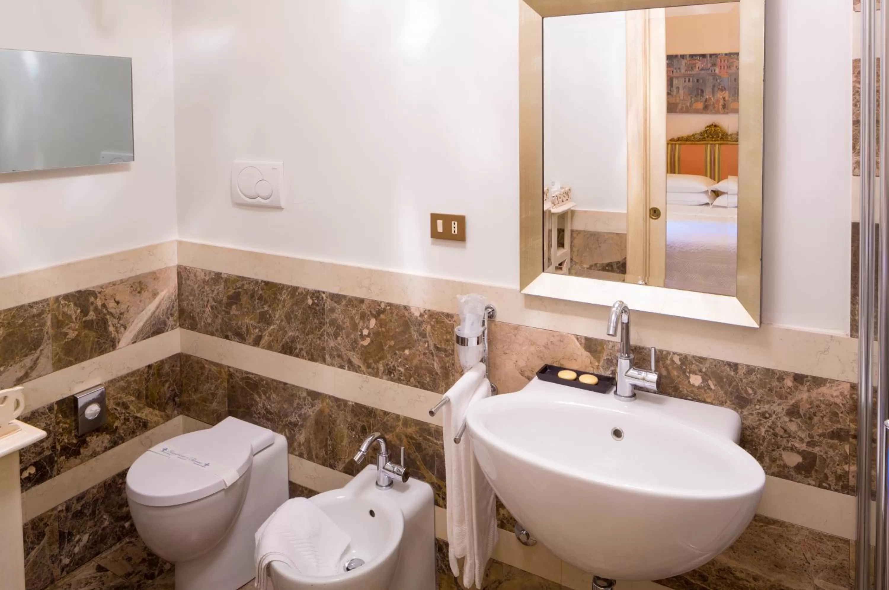 Shower in Palazzo Rotati