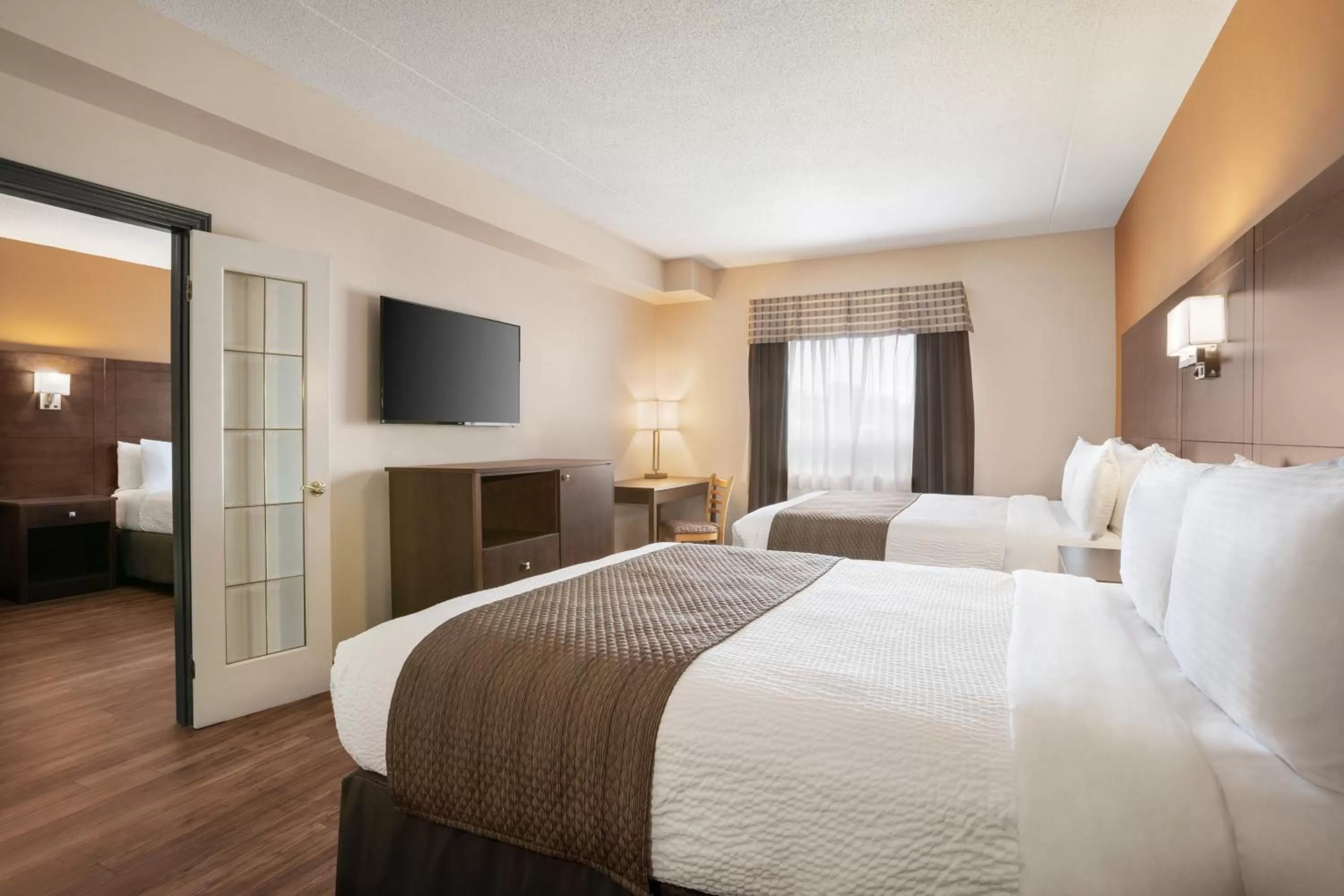 Photo of the whole room, Bed in Days Inn by Wyndham Leamington