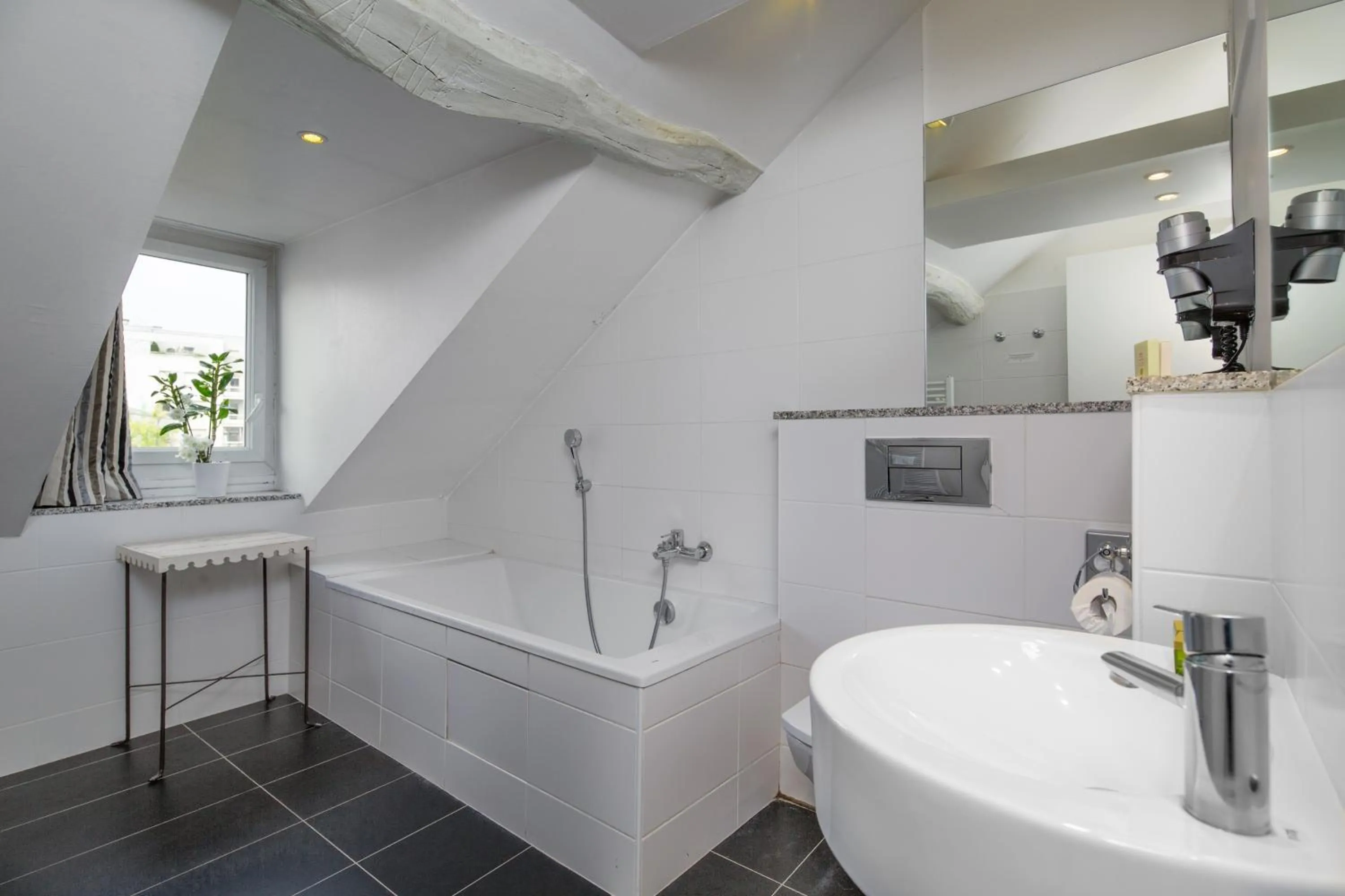 Bathroom in Hôtel Claret Bercy