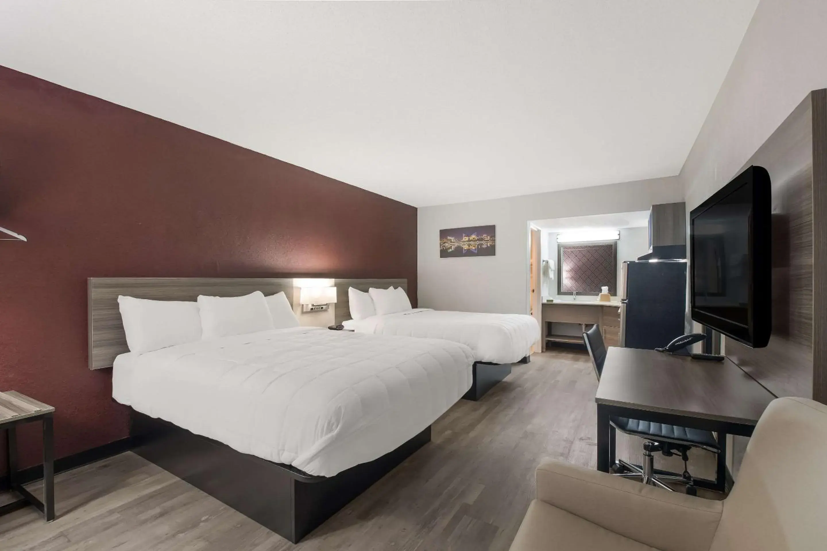 Bedroom, Bed in Suburban Studios Cleveland Central Bedroom, Bed in Suburban Studios Cleveland Central