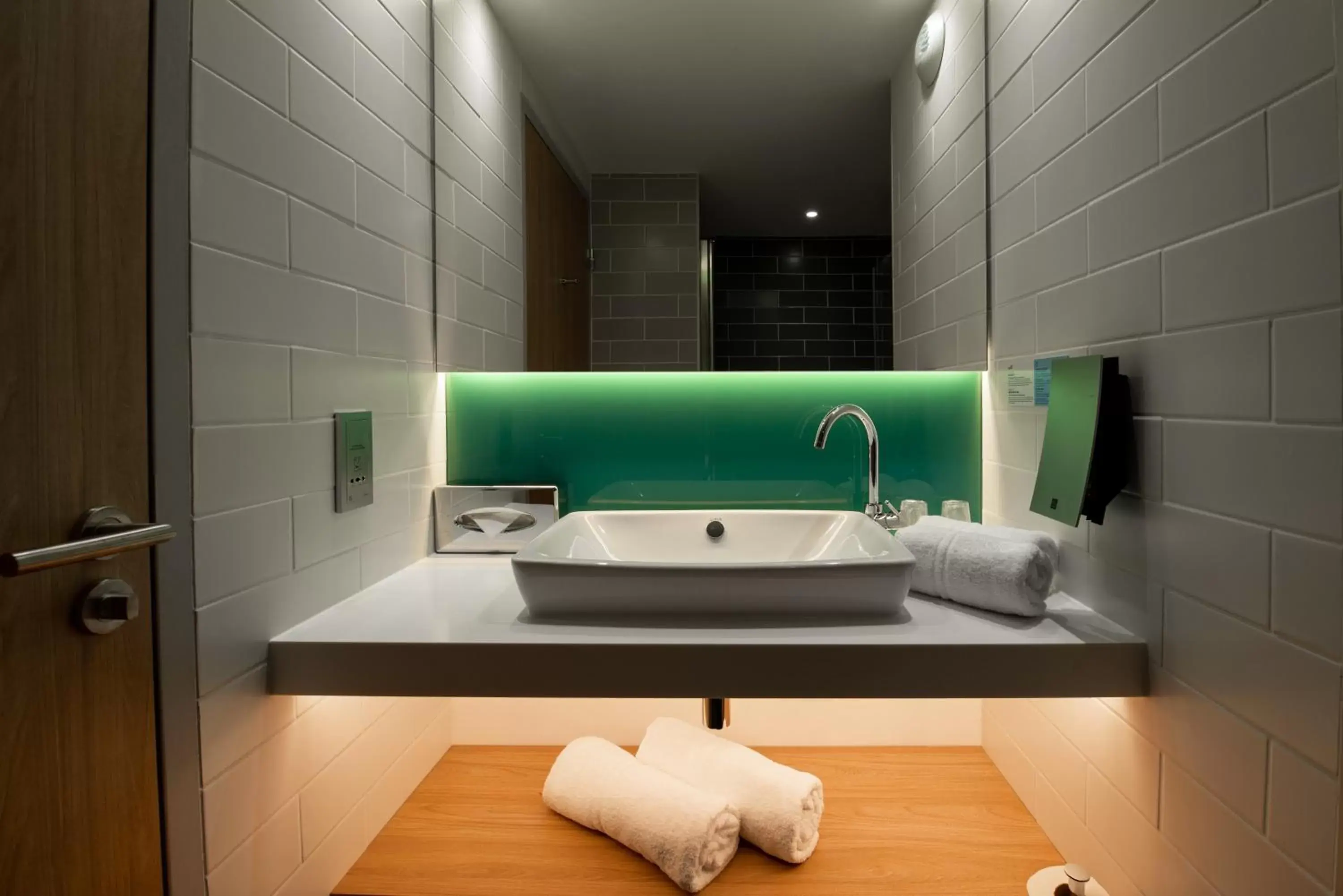 Bathroom in Holiday Inn Express - Arcachon - La Teste, an IHG Hotel