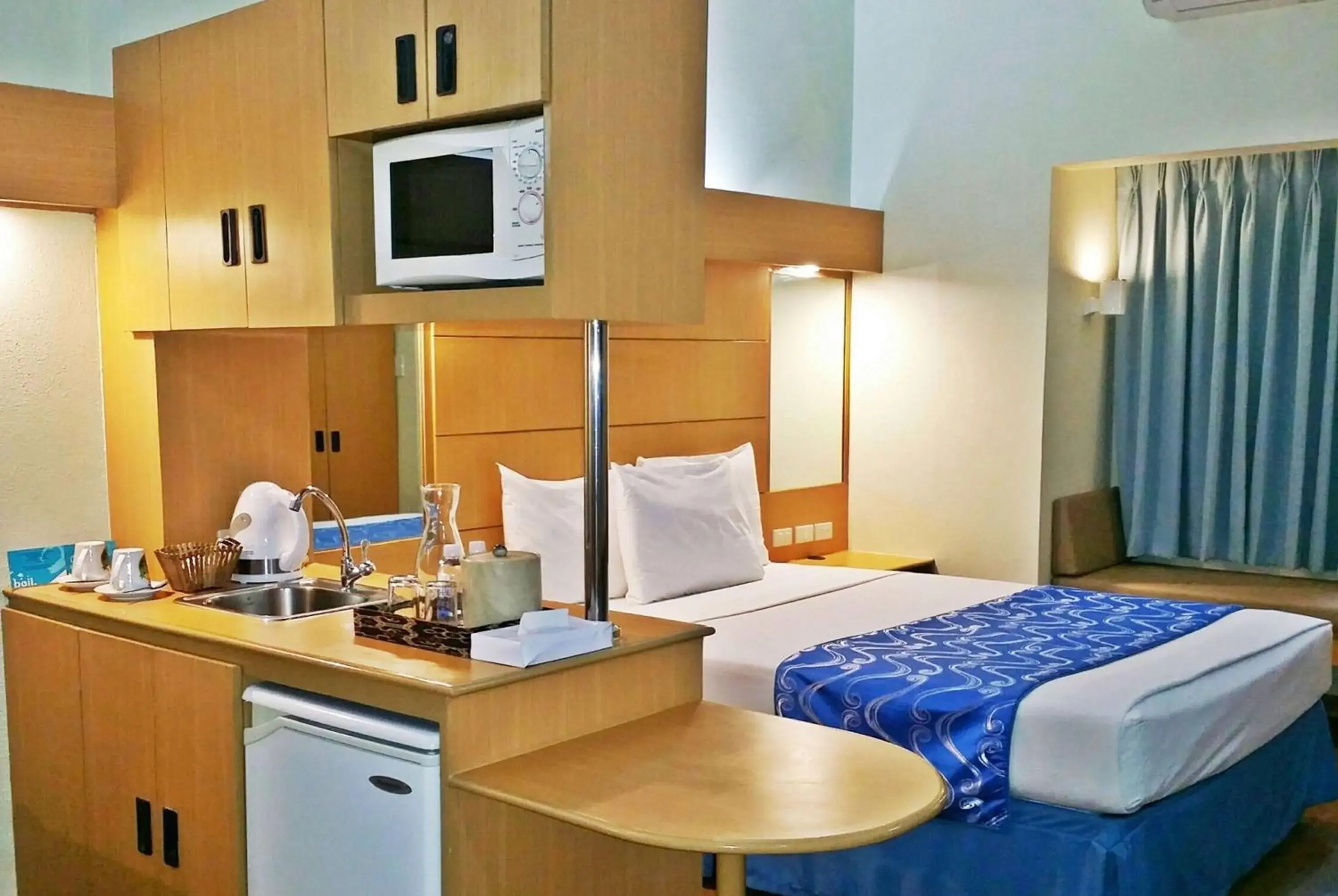 Photo of the whole room, Kitchen/Kitchenette in Microtel by Wyndham Davao