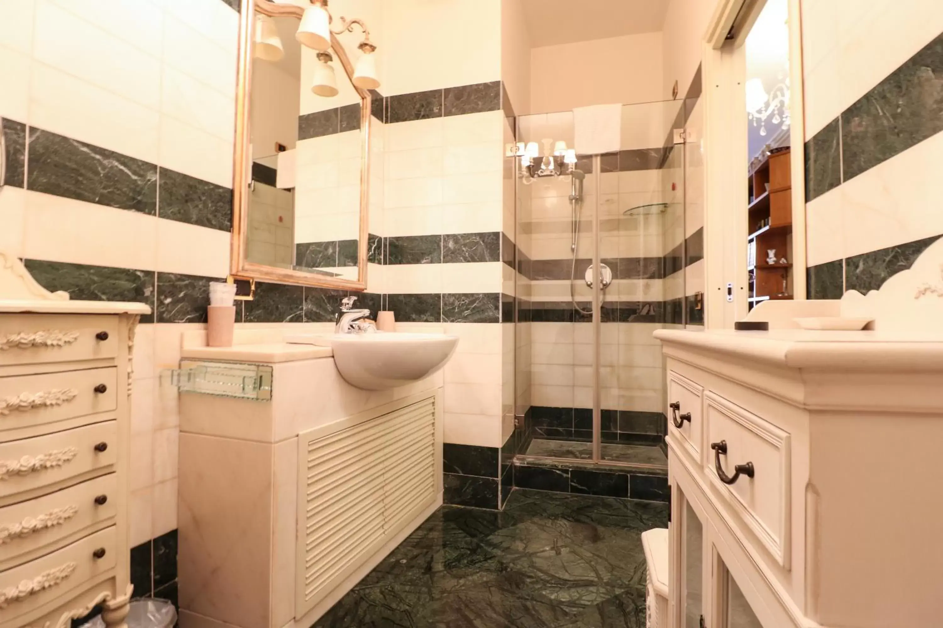 Bathroom in Rome Kings Suite