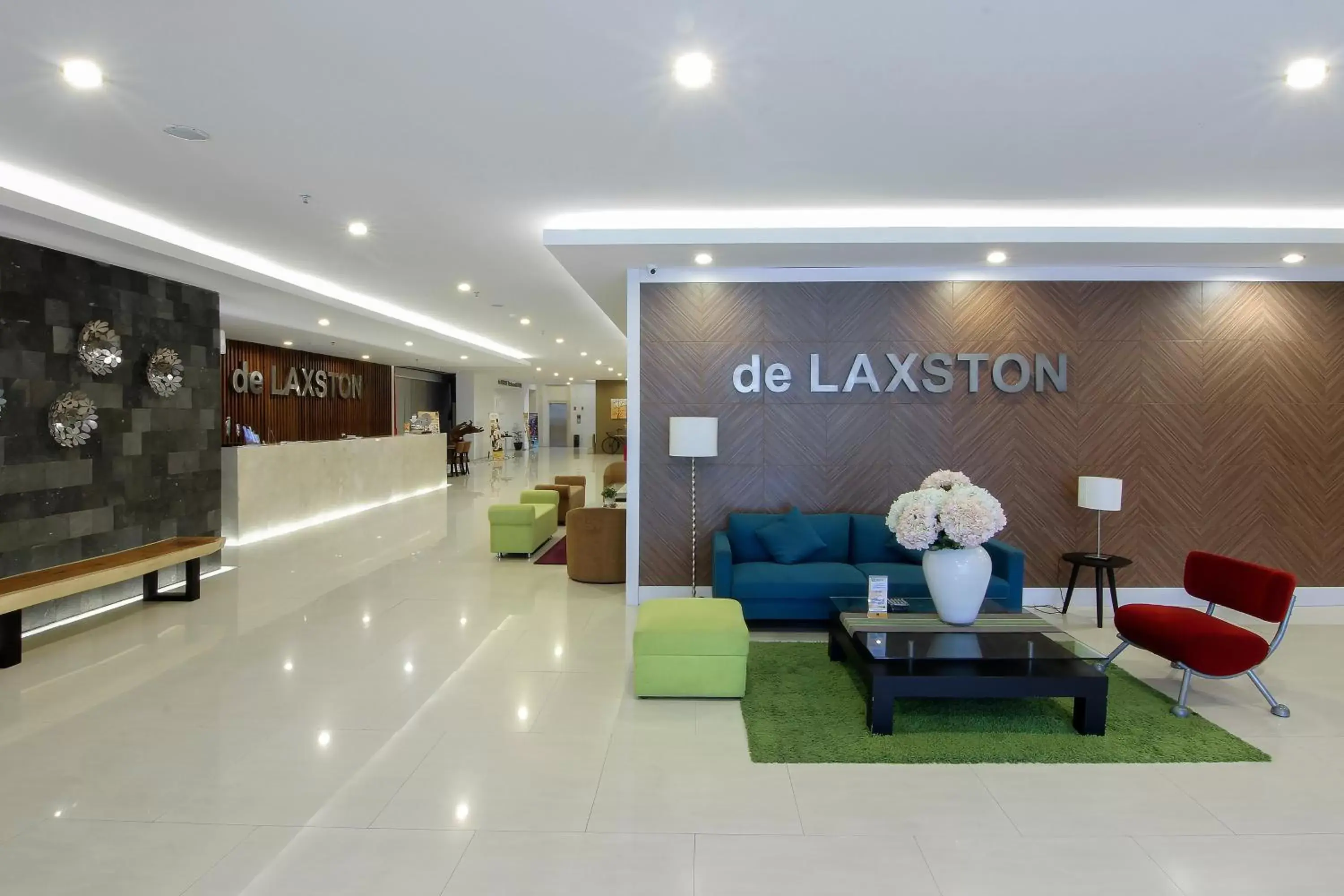 Day, Lobby/Reception in de Laxston Hotel Jogja by AZANA