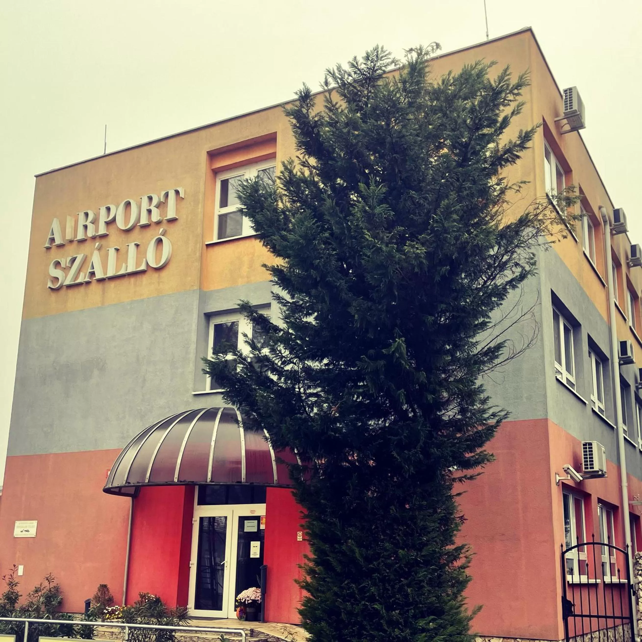 Property building in Airport Szálló