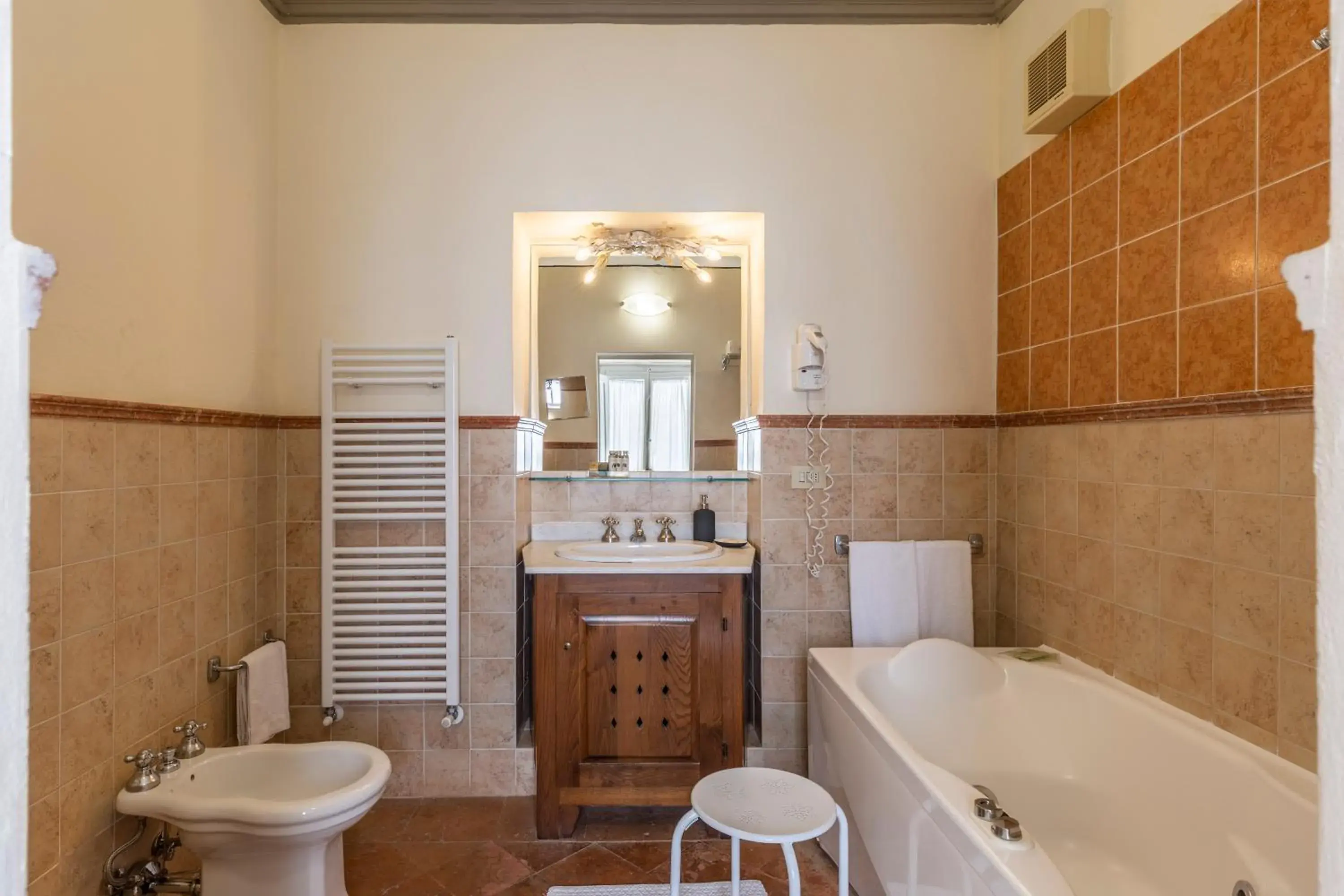 Hot Tub, Bathroom in Hotel San Michele