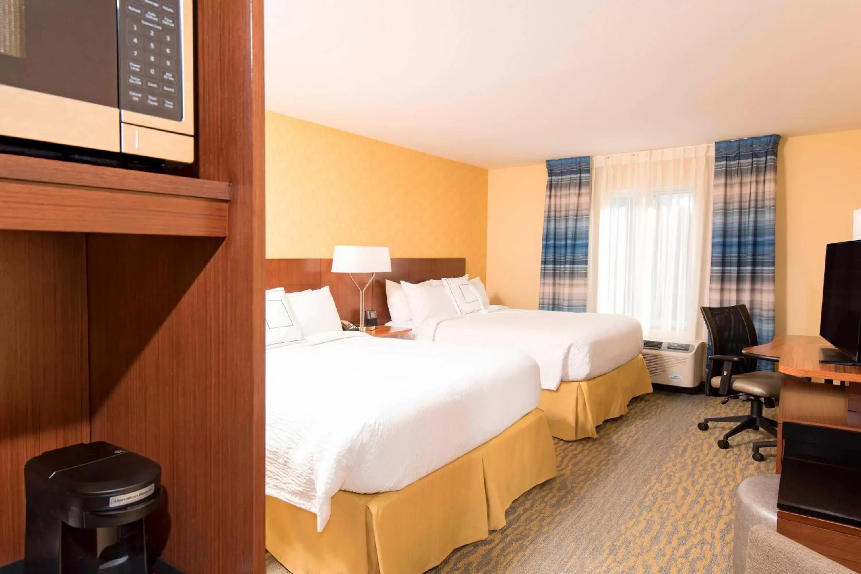 Photo of the whole room, Bed in Fairfield Inn & Suites by Marriott Tampa Westshore/Airport