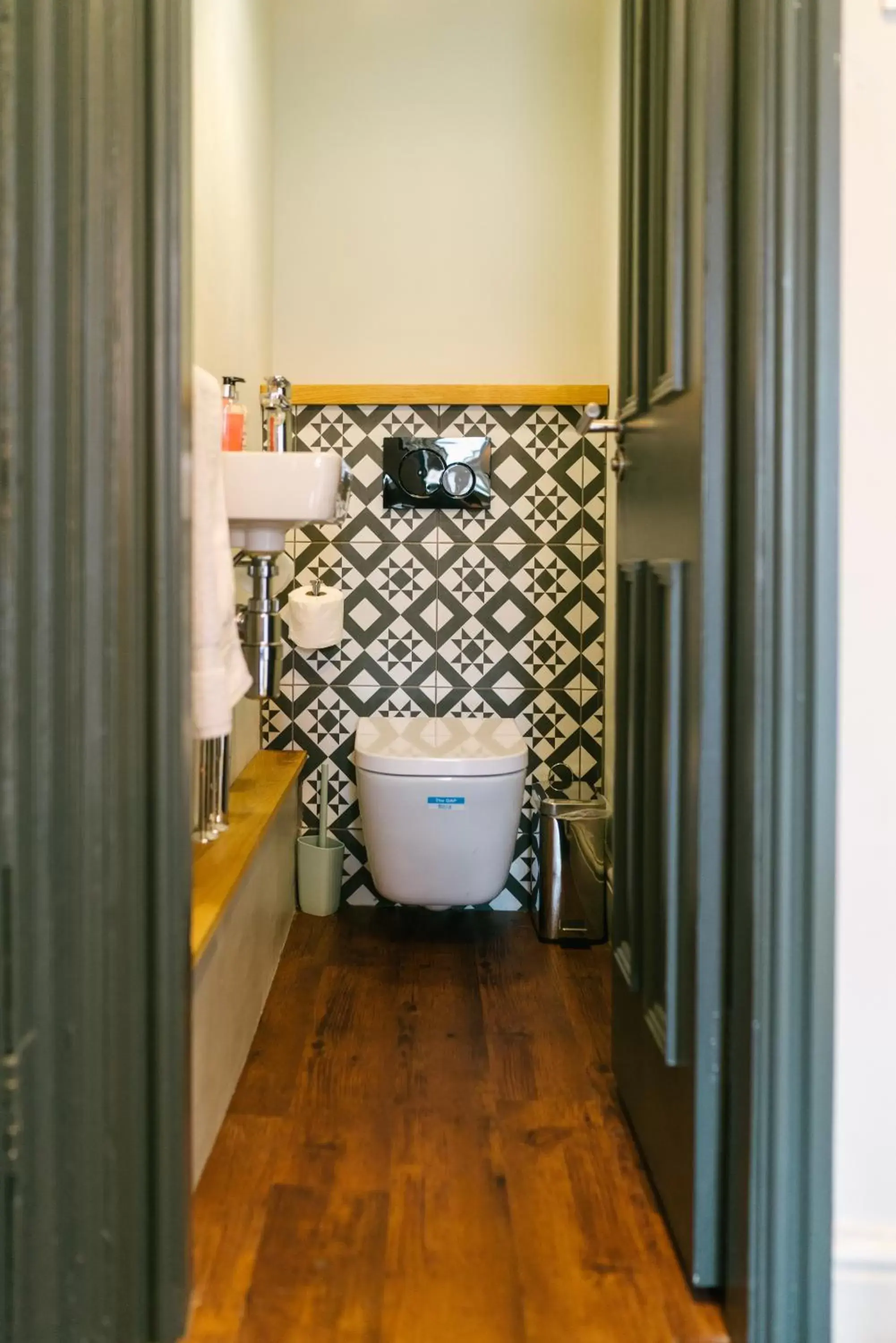 Toilet, Bed in The Fort York