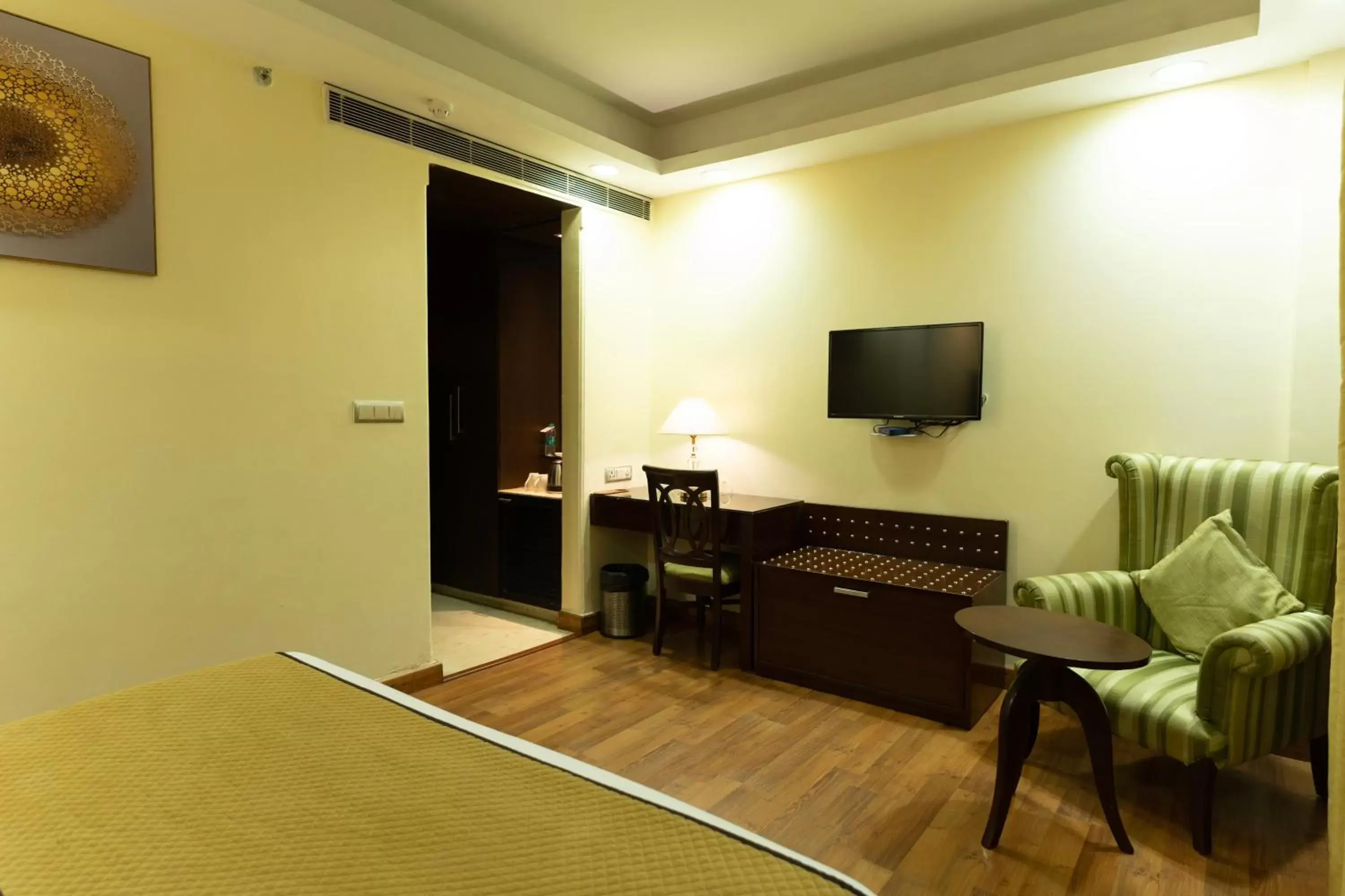 Bed, TV/Entertainment Center in The Grand Orion - Kailash Colony