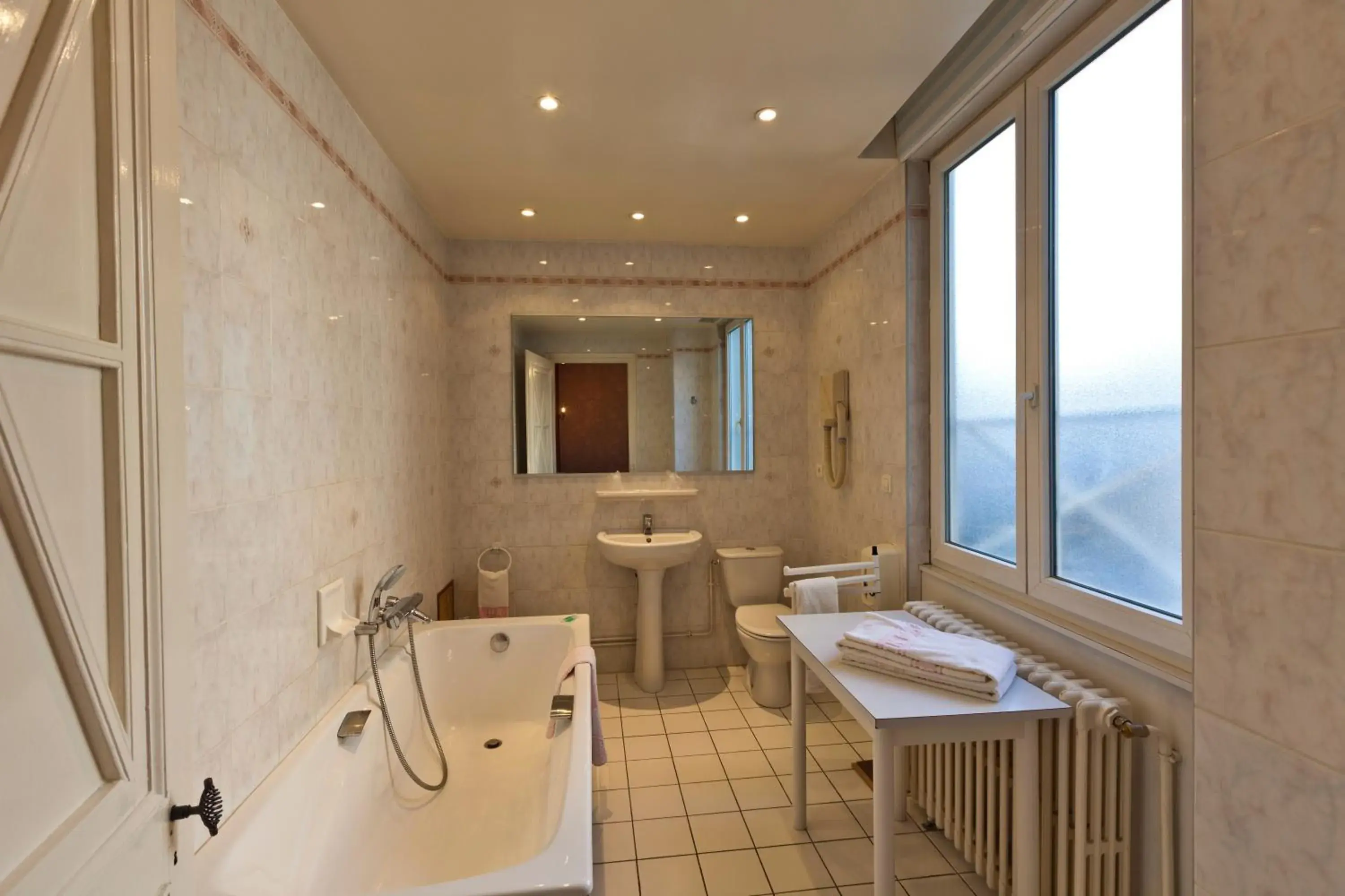 Double Room with Bath in Hotel Du Nord