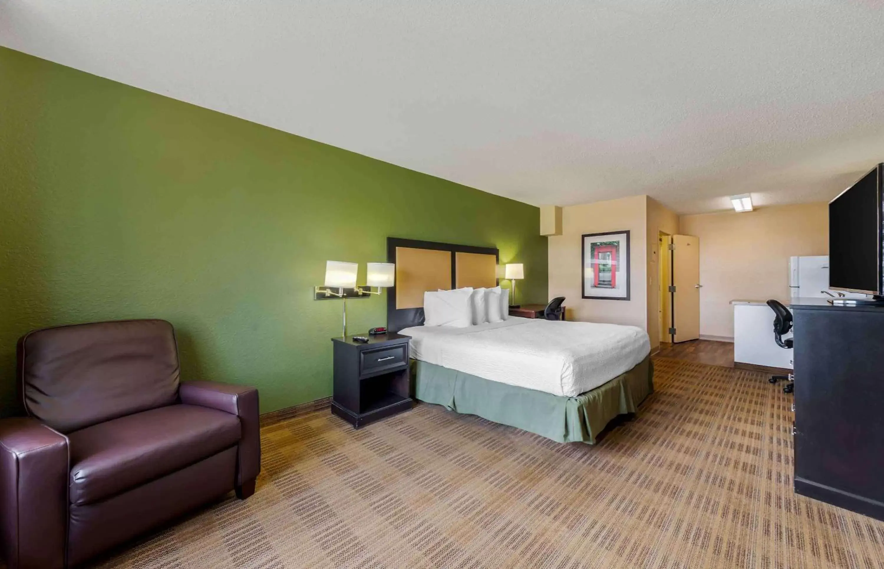 Bedroom, Bed in Extended Stay America Suites - Fort Lauderdale - Cypress Creek - Andrews Ave