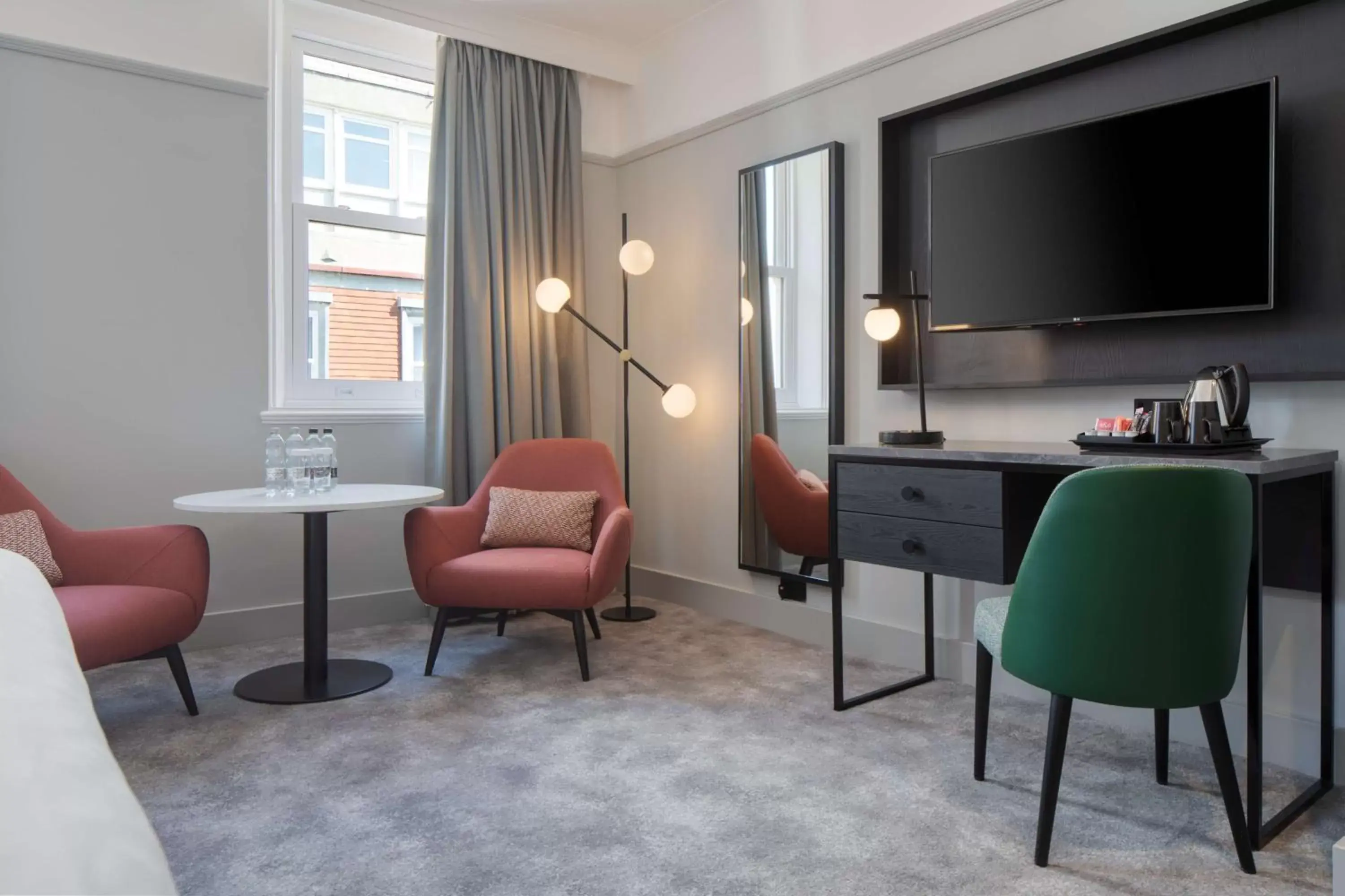 Bedroom, TV/Entertainment Center in DoubleTree By Hilton Brighton Metropole