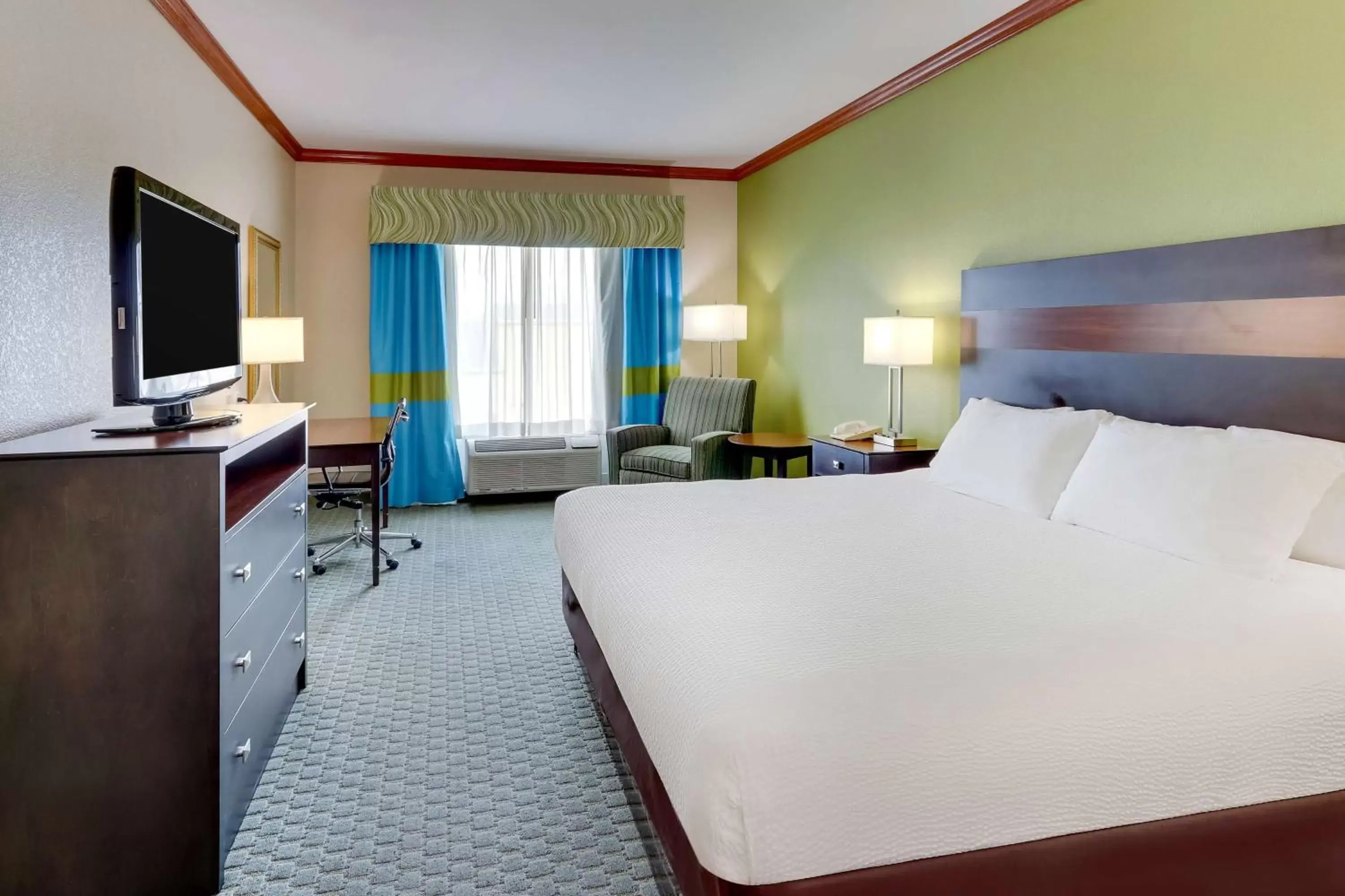 Bedroom in Best Western Plus Woodway Waco South Inn & Suites