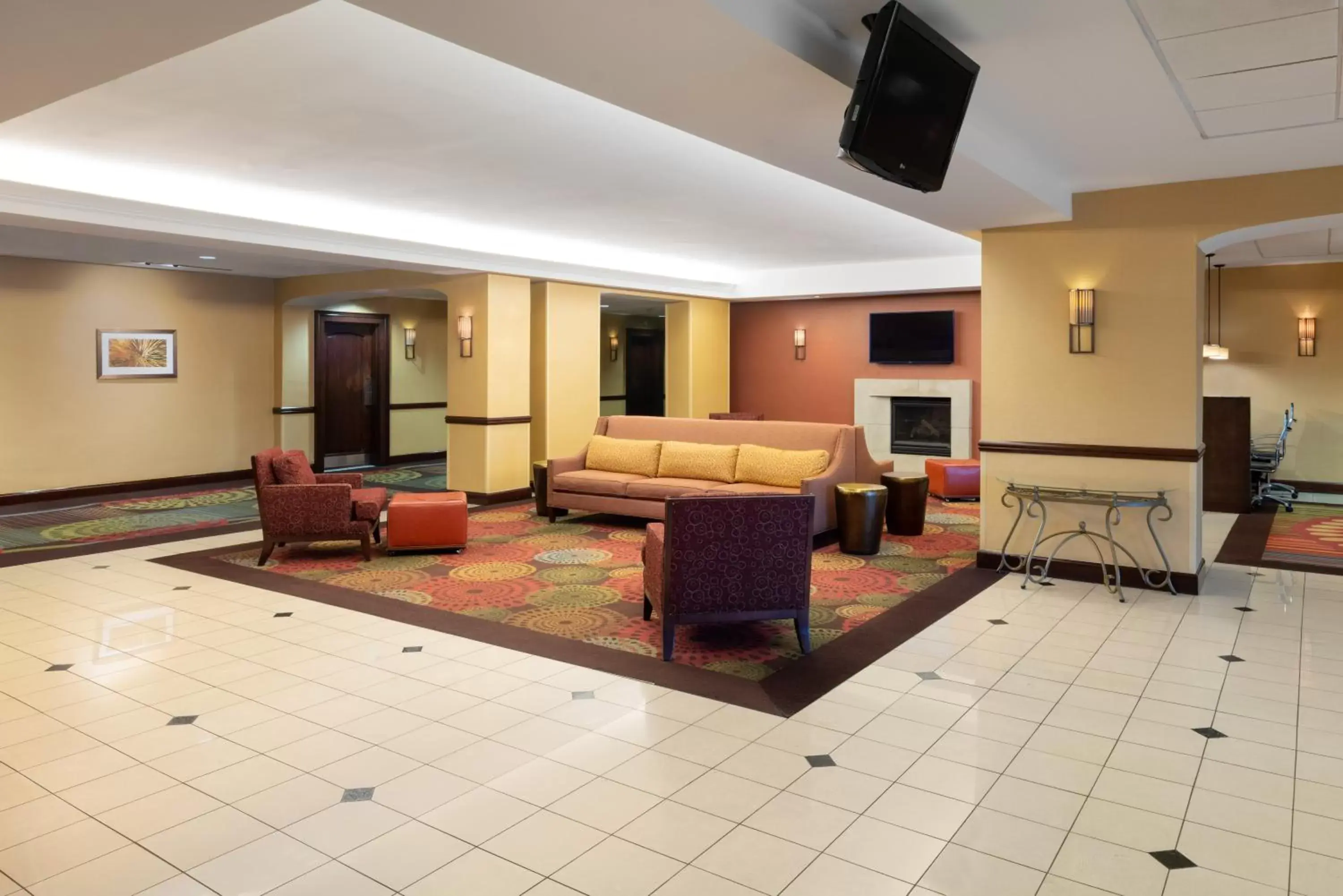 Property building, Seating Area in Holiday Inn Norwich, an IHG Hotel