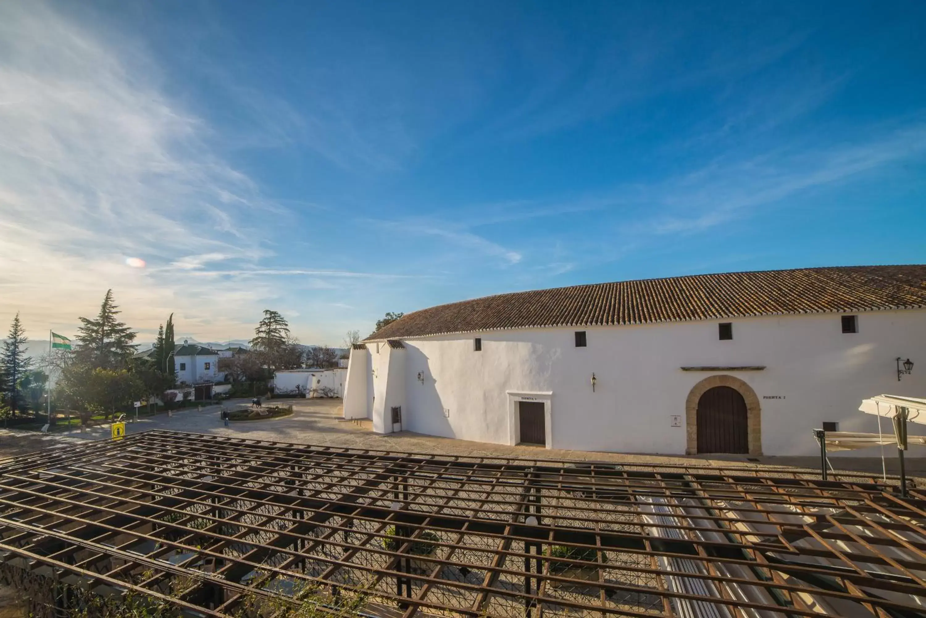 Area and facilities, Property Building in Acinipo