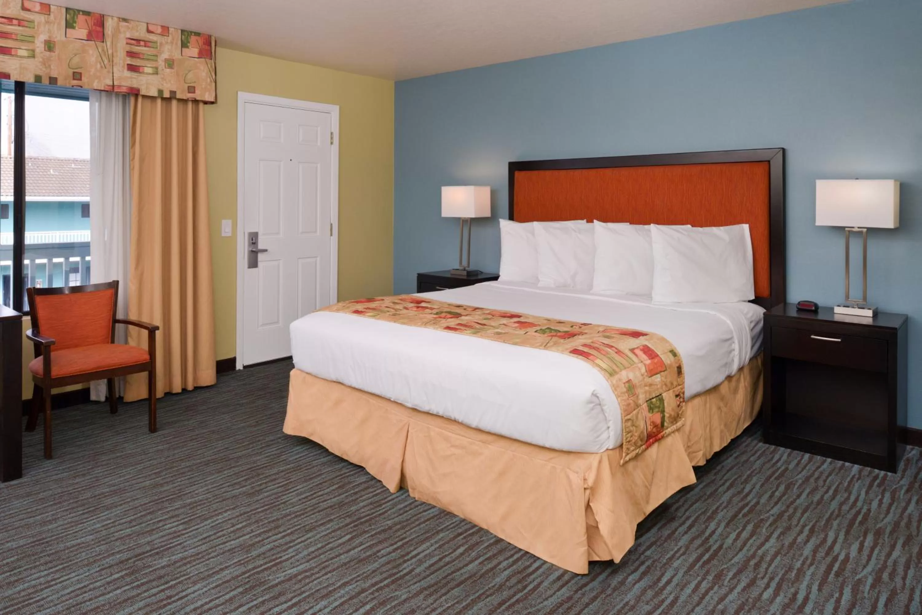 Bed in Bay View Inn - Morro Bay