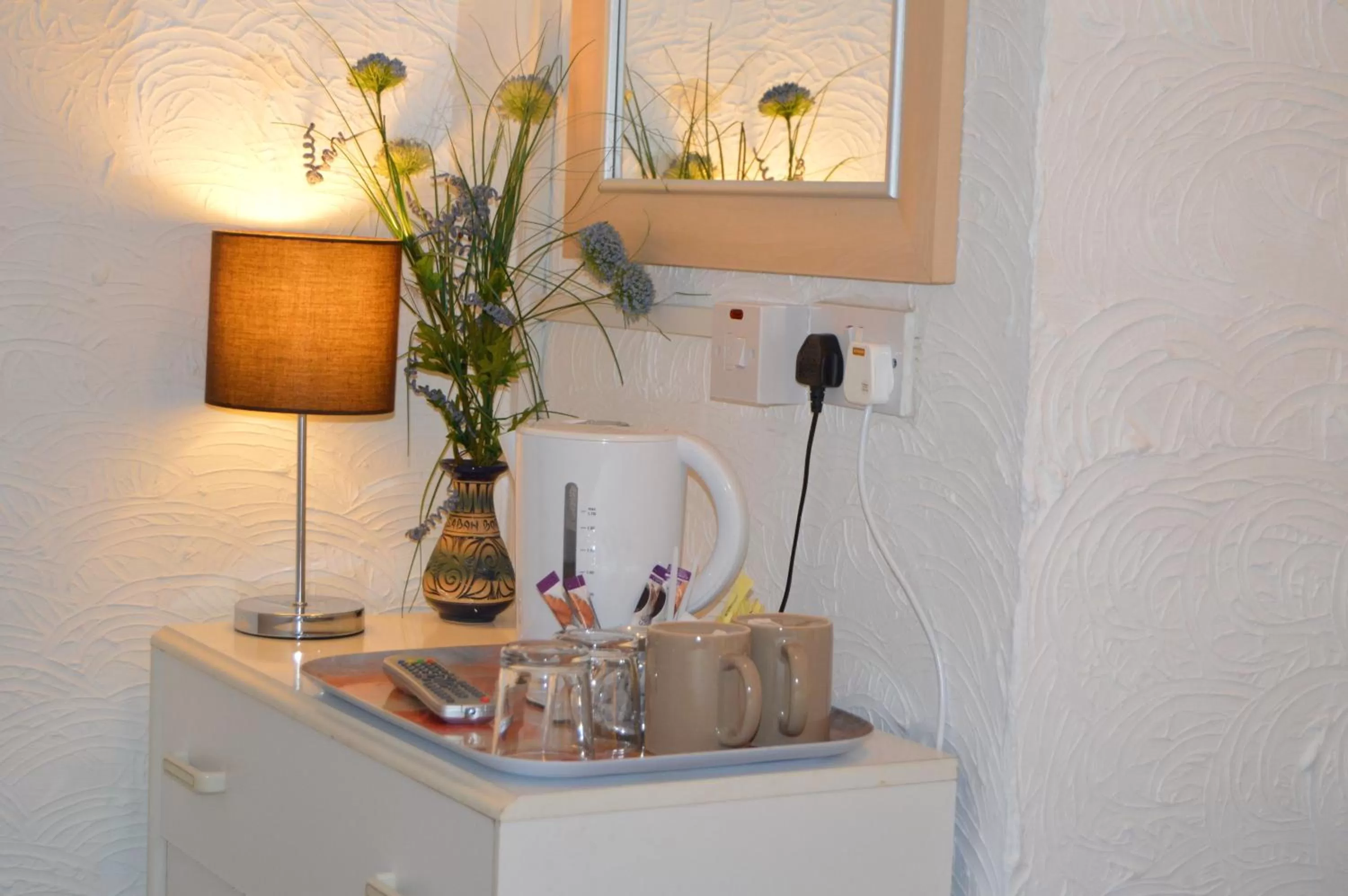 Coffee/tea facilities in Wilsons Hotel - Blackpool Tower View