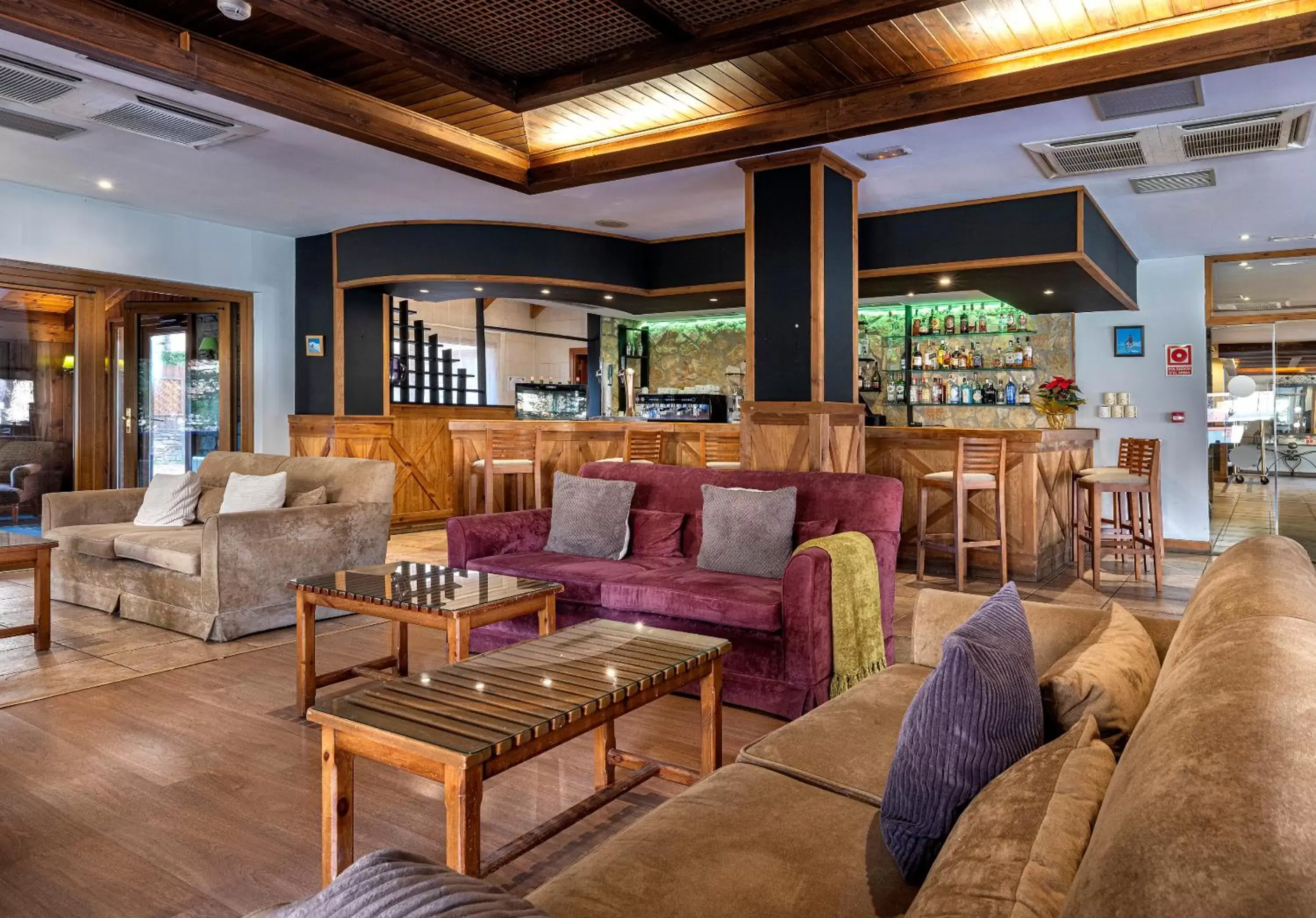 Lounge or bar, Seating Area in Hotel Vielha Baqueira, Affiliated by Meliá