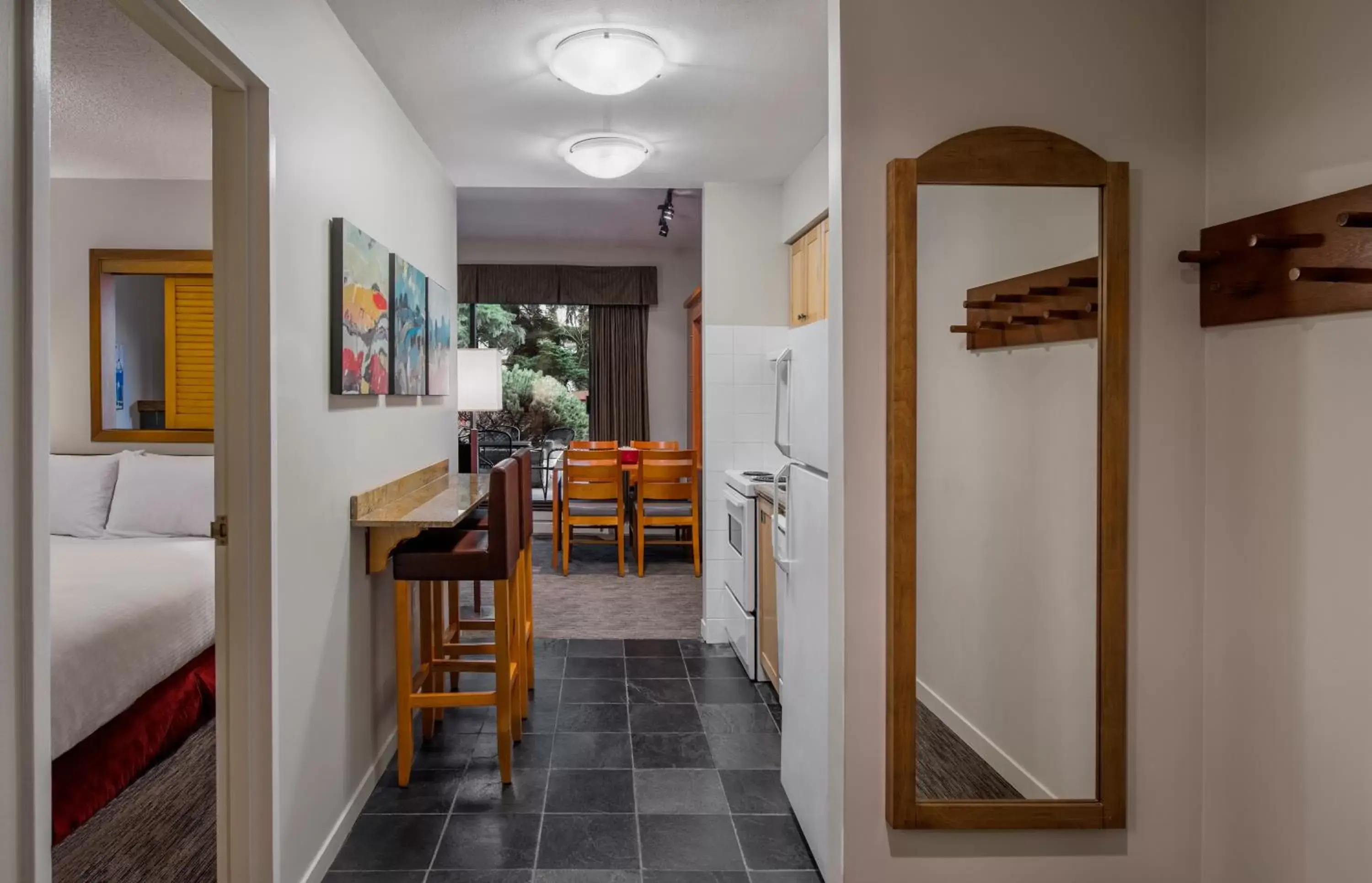 Toilet, Dining Area in Whistler Village Inn & Suites