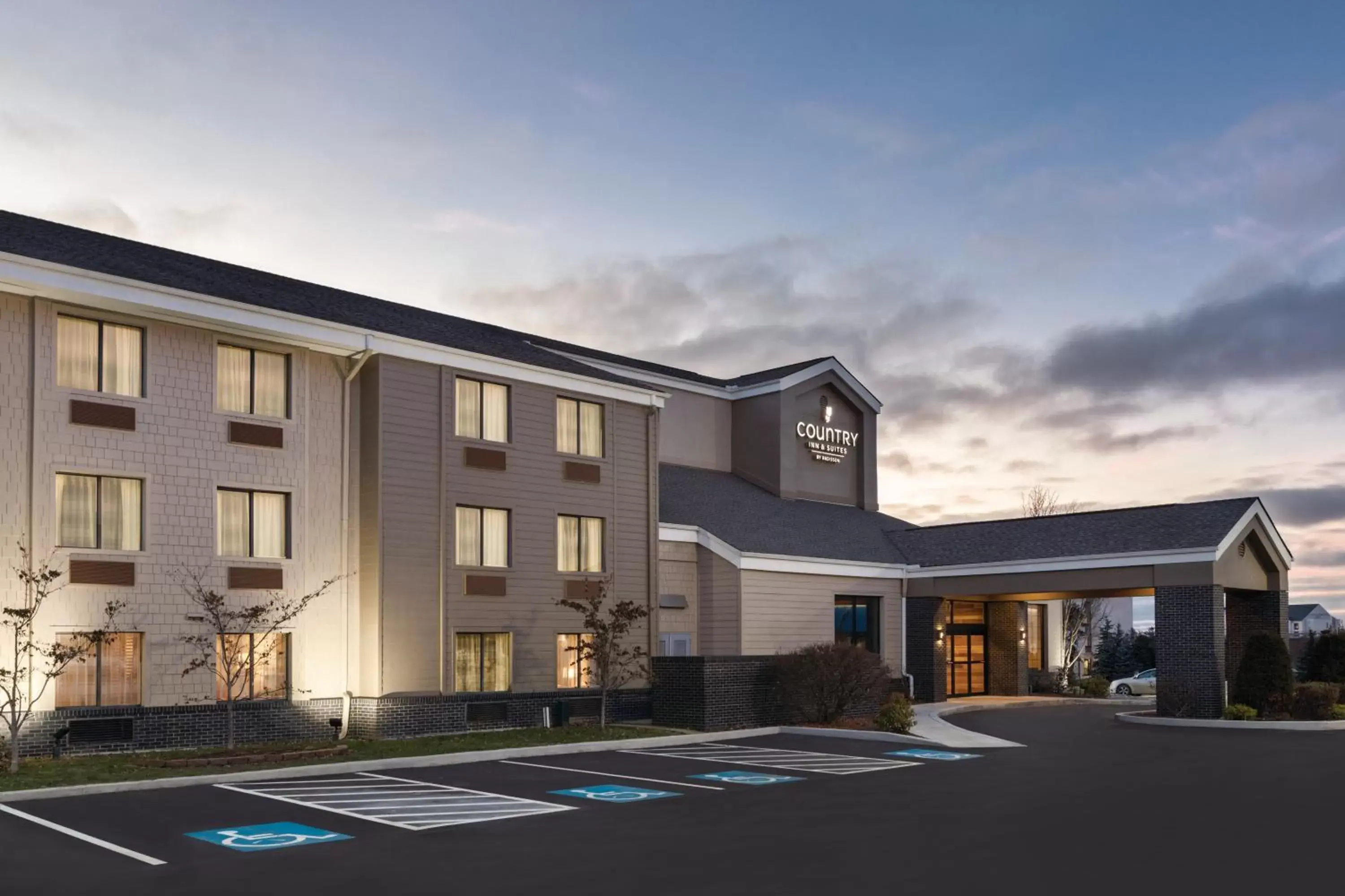 Facade/entrance, Property Building in Country Inn & Suites by Radisson, Erie, PA