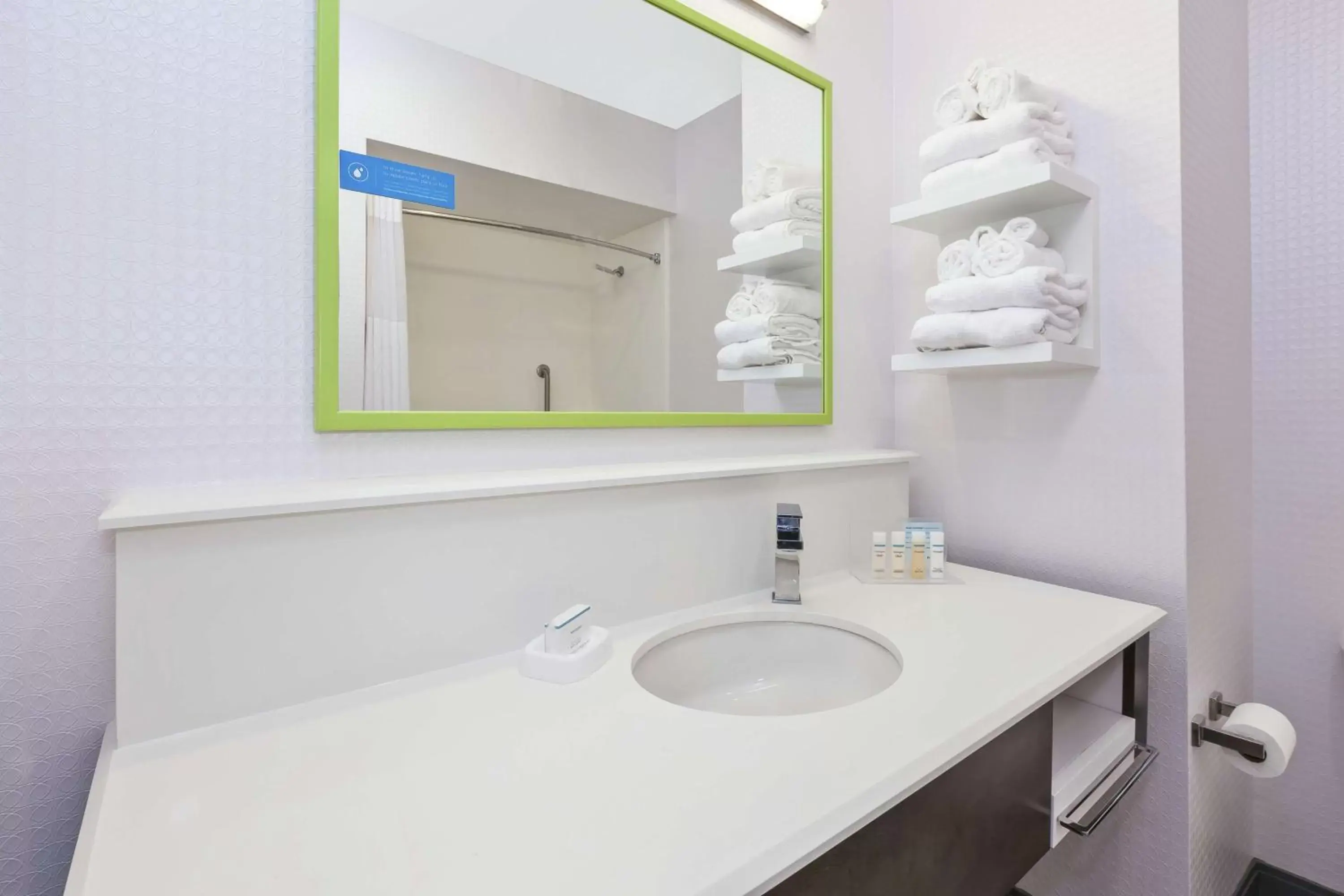 Bathroom in Hampton Inn Sedalia Bathroom in Hampton Inn Sedalia