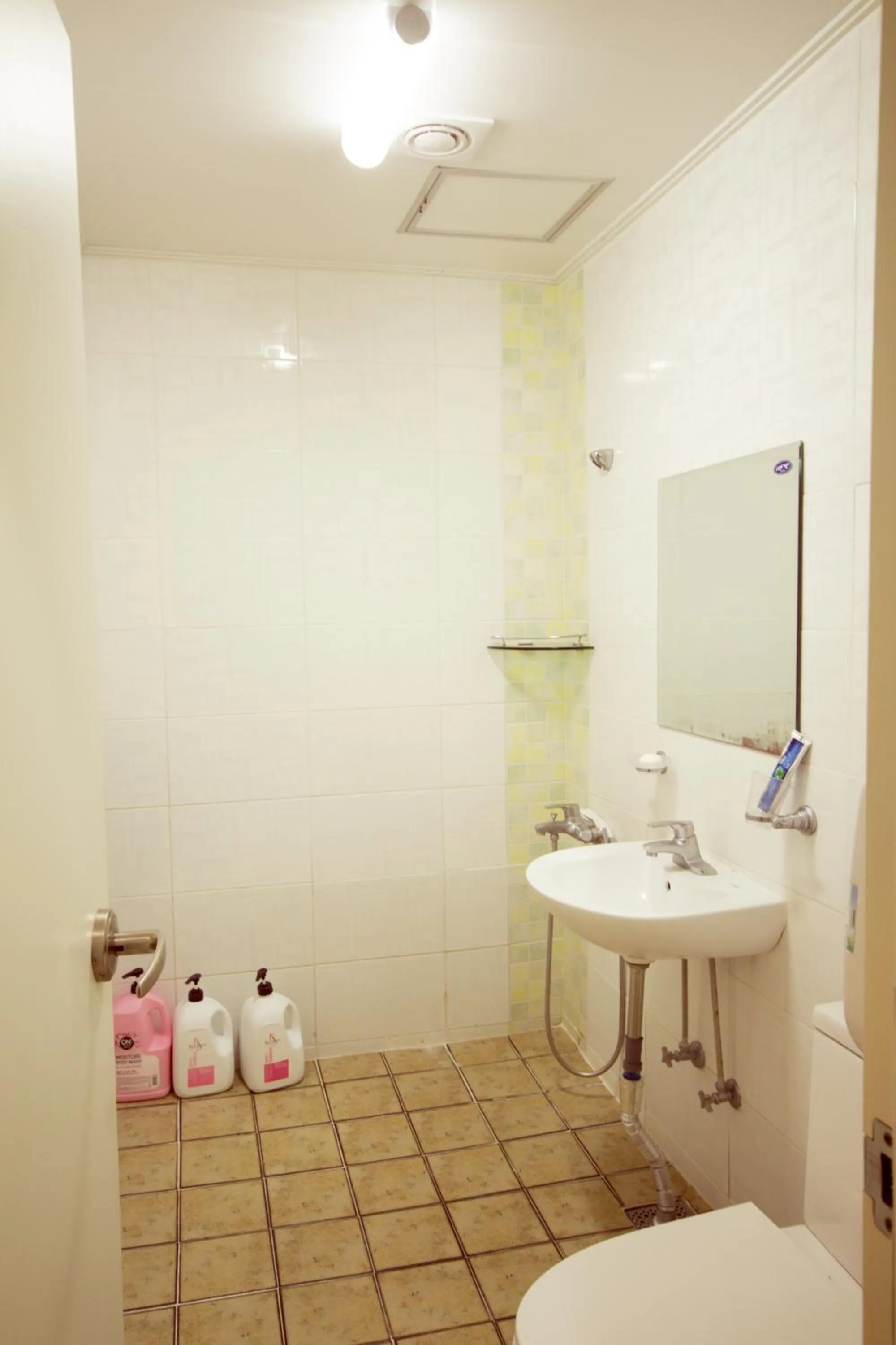 Toilet in Yeha Guesthouse