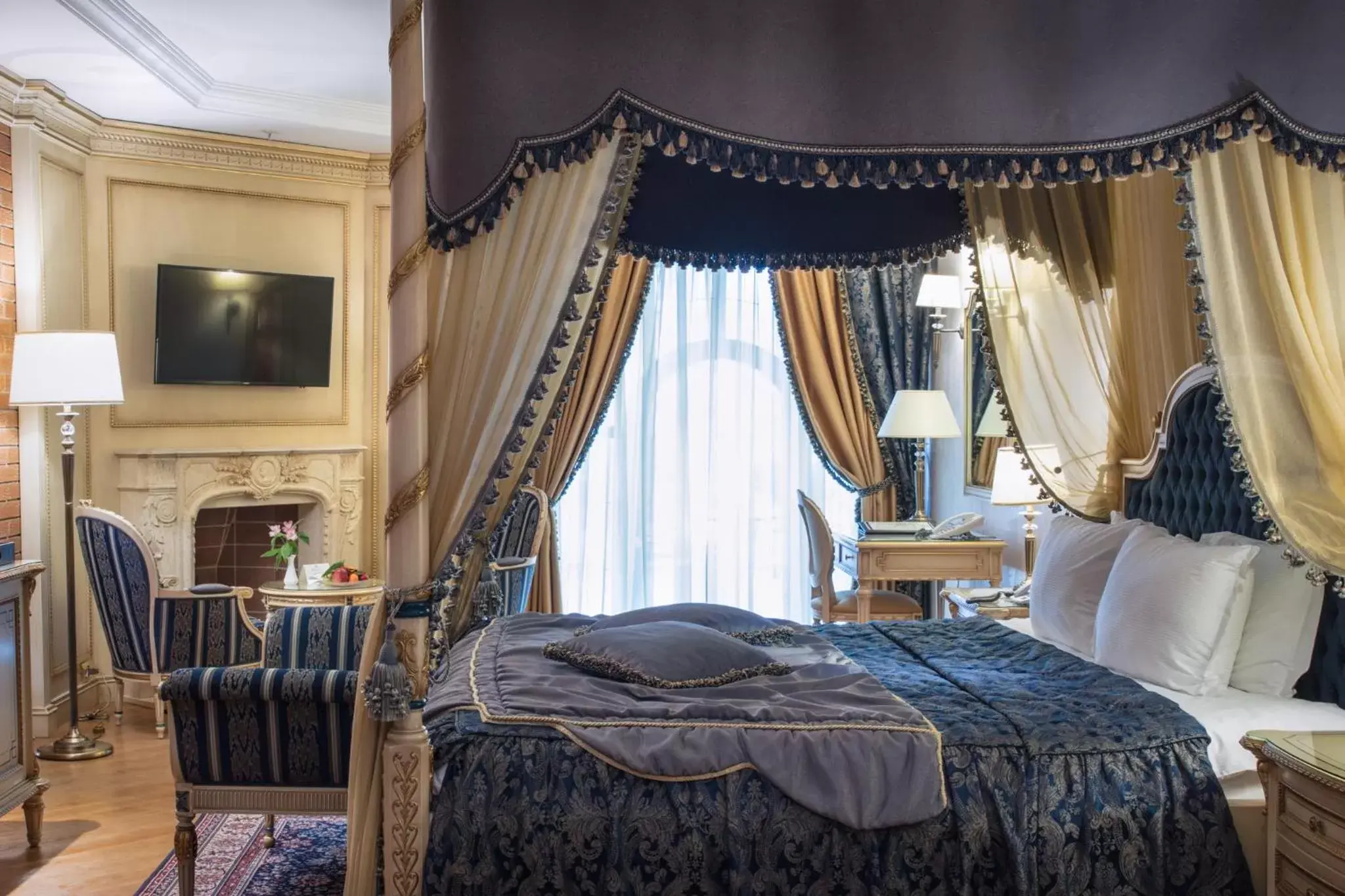 Bed in Xheko Imperial Luxury Hotel & SPA