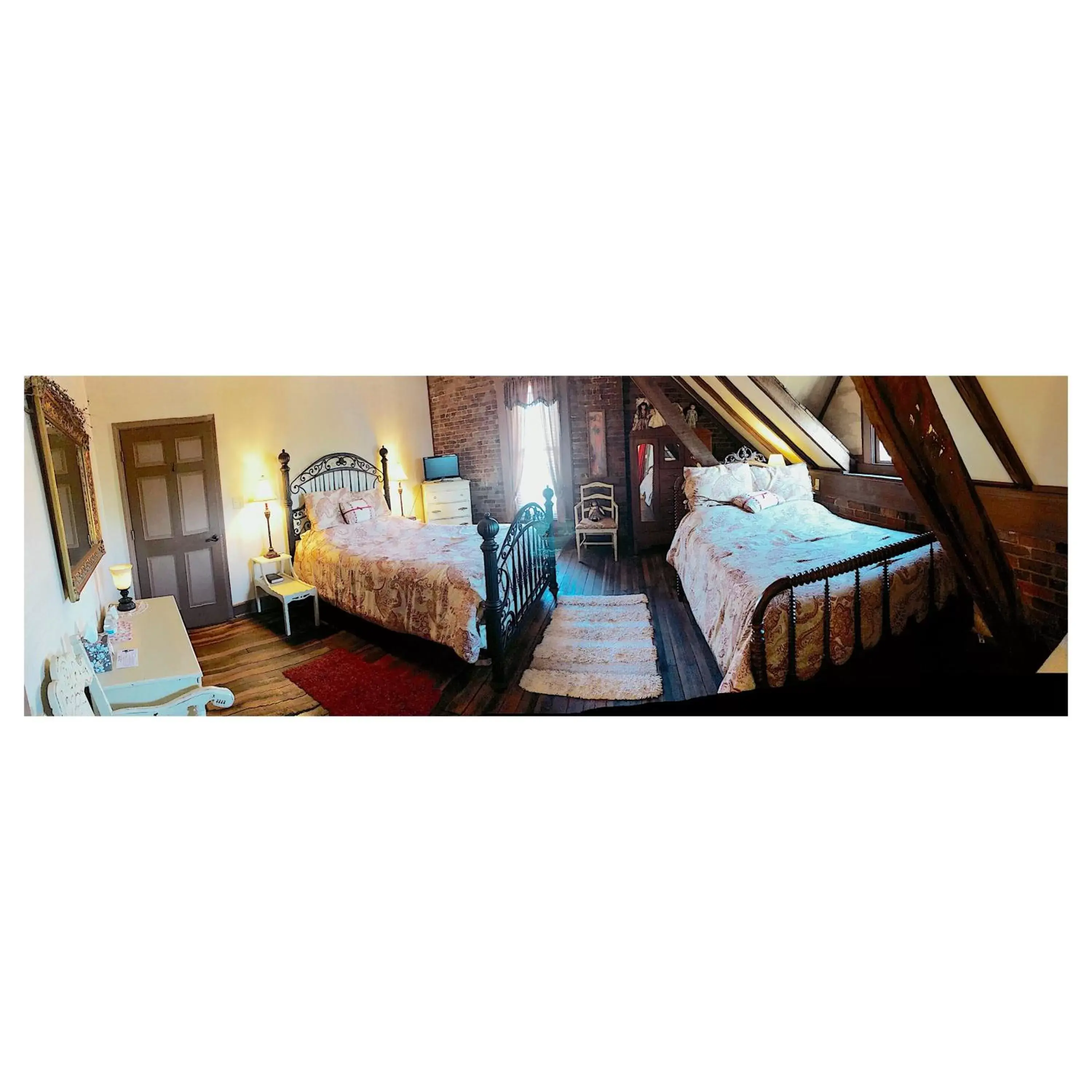 Photo of the whole room in Main Street Bed & Breakfast