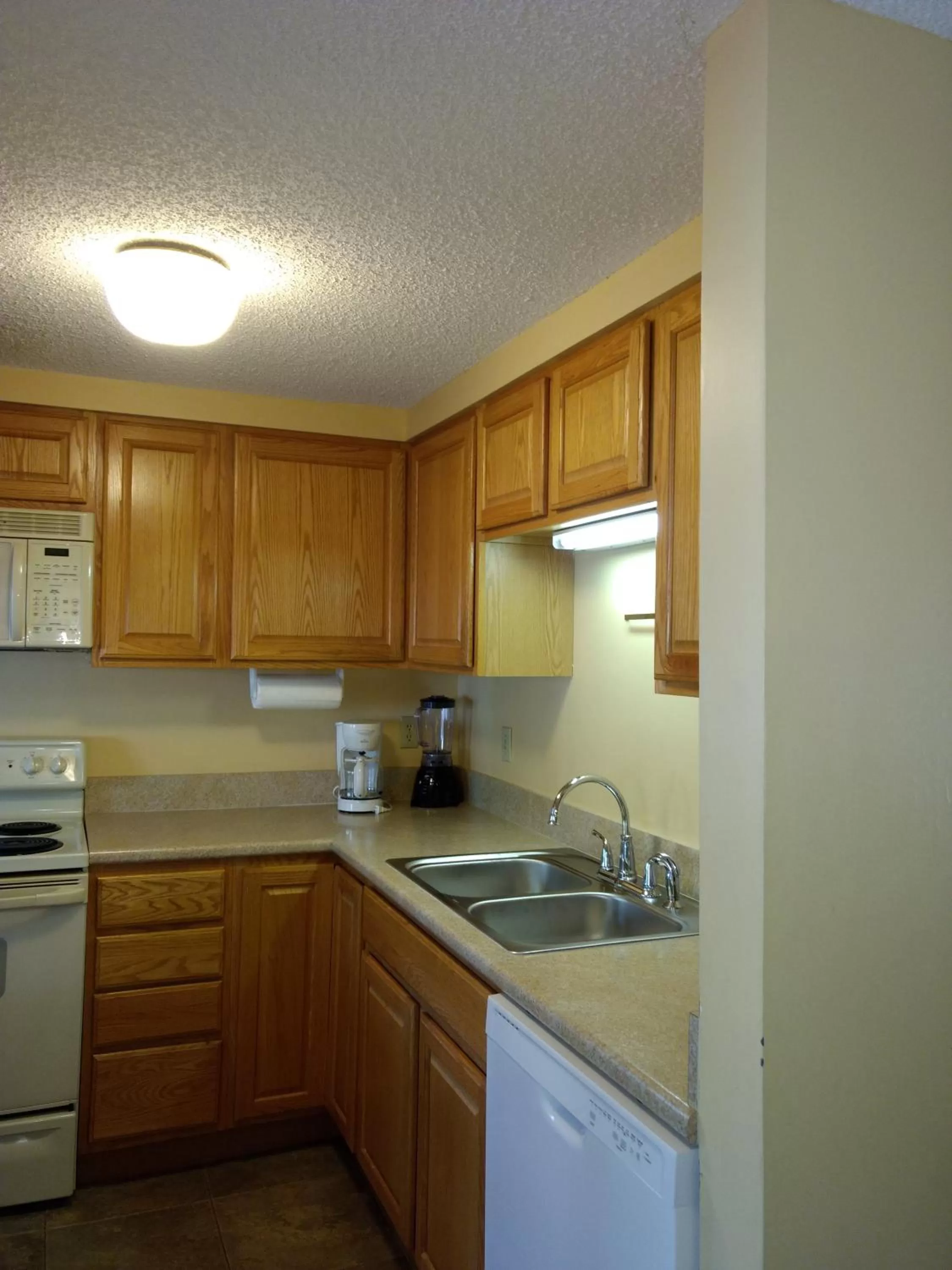 Patio, Kitchen/Kitchenette in Cathedral Ledge Resort