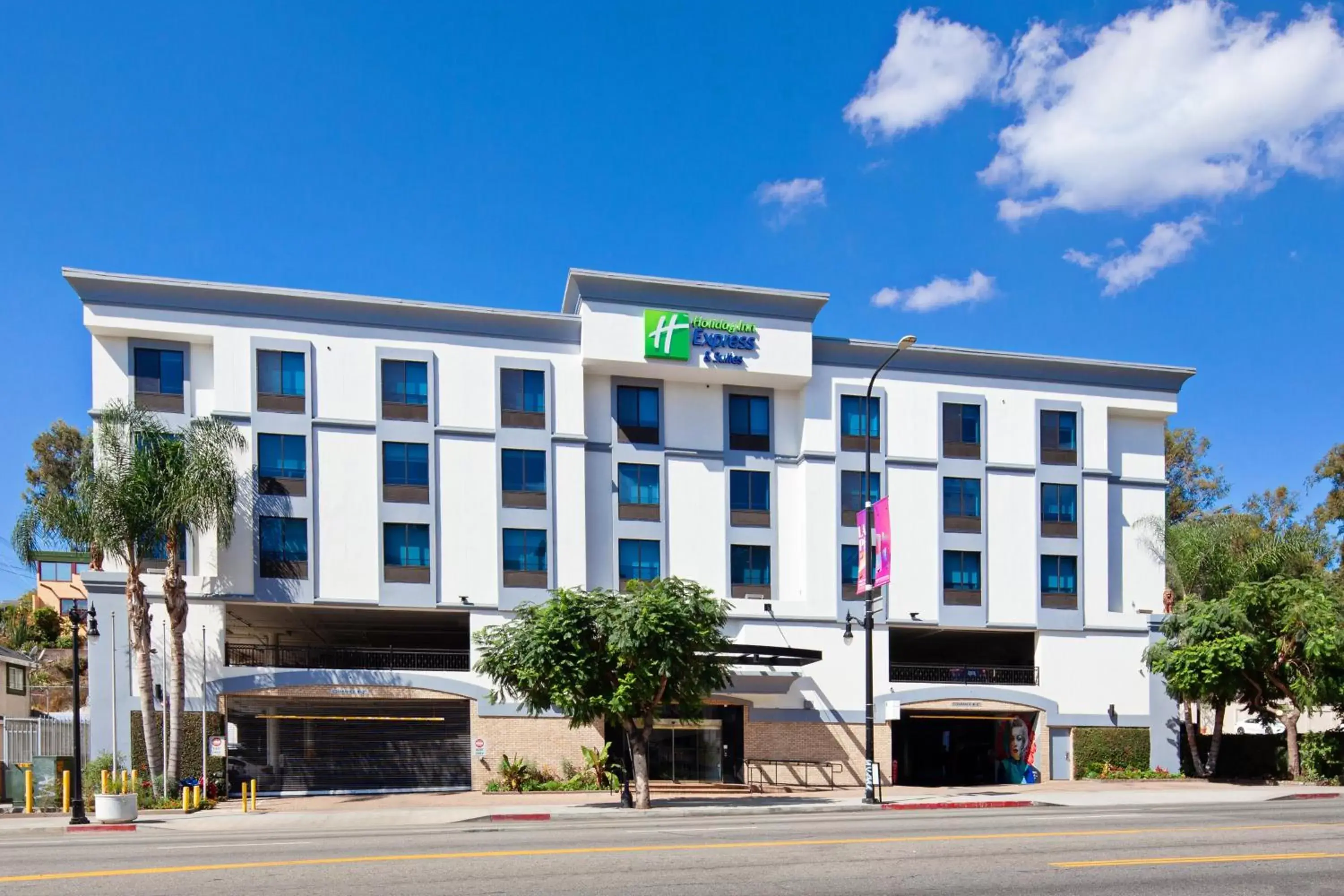 Property Building in Holiday Inn Express Hollywood Walk of Fame, an IHG Hotel