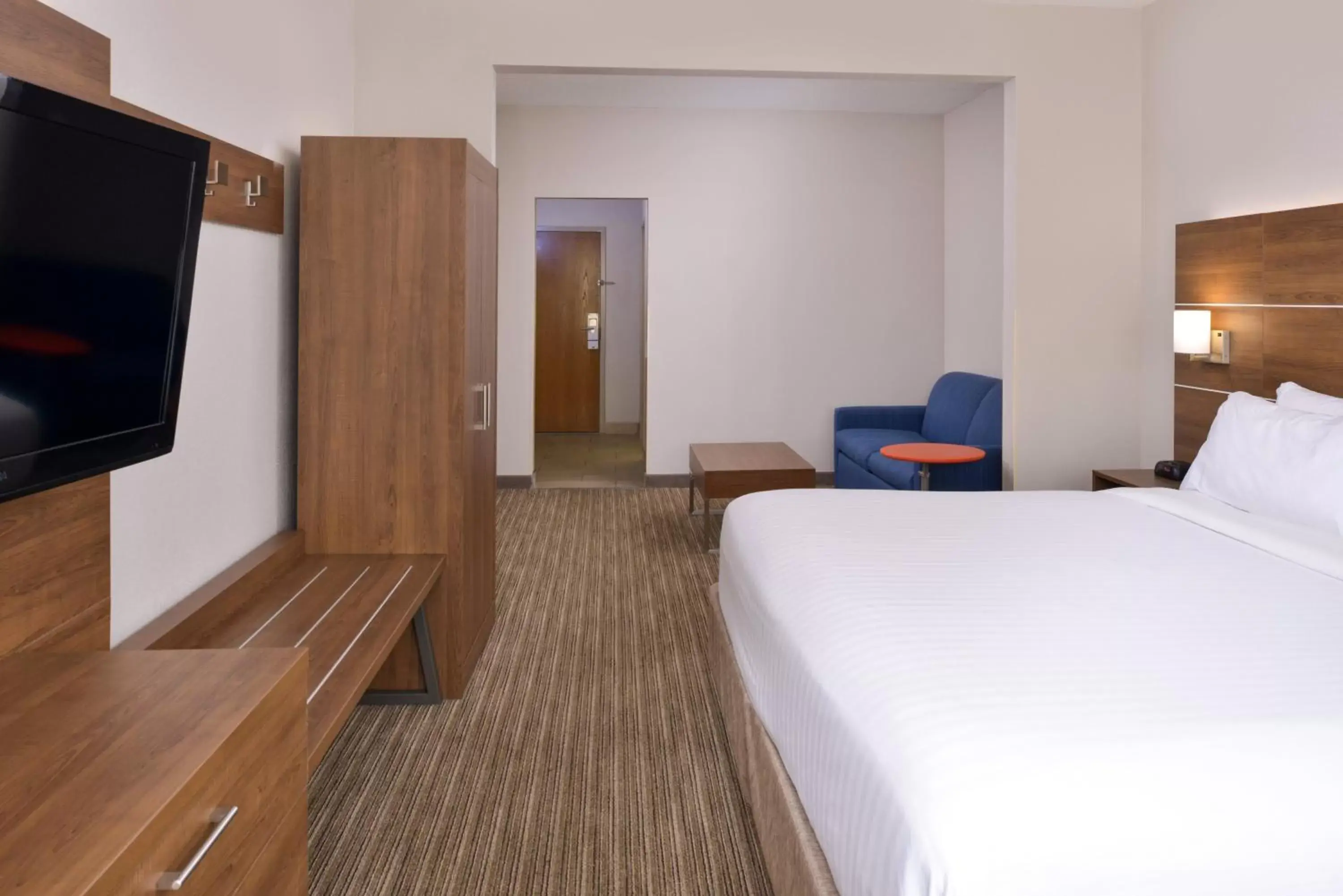 Photo of the whole room, Bed in Holiday Inn Express Hotel & Suites Chattanooga -East Ridge, an IHG Hotel