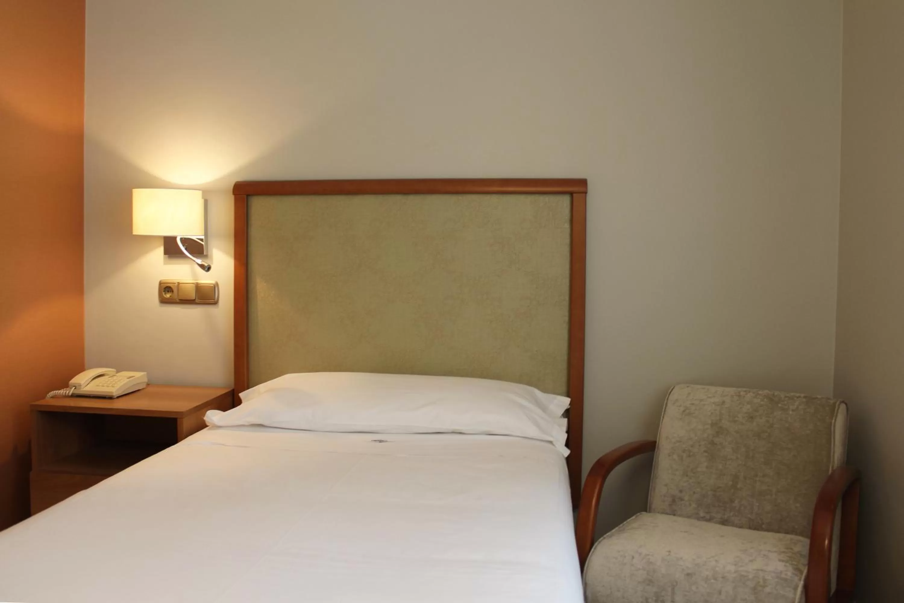 Bedroom, Bed in Hotel Carreño