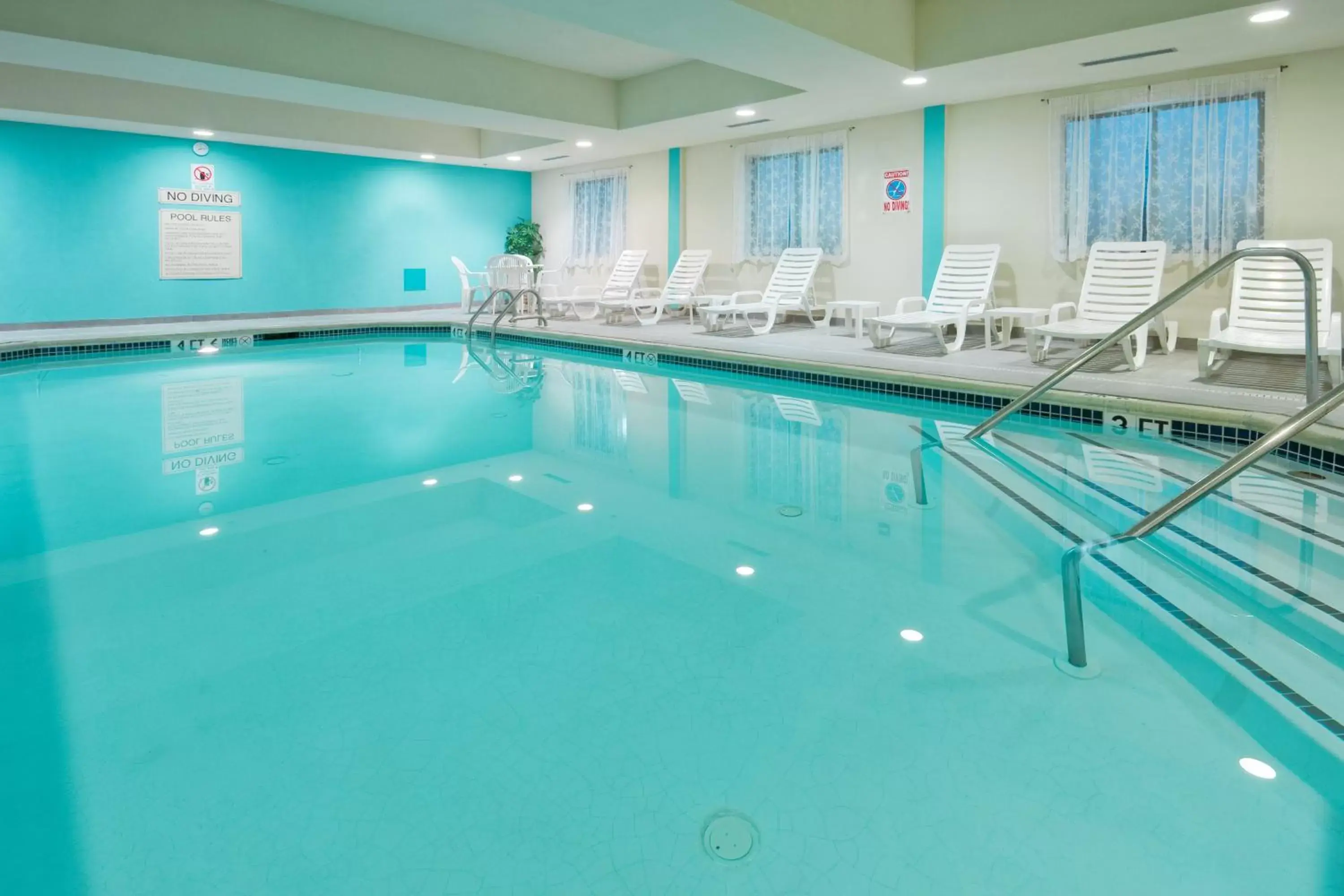 Swimming pool in Holiday Inn Express and Suites Quakertown - Allentown Area by IHG Swimming pool in Holiday Inn Express and Suites Quakertown - Allentown Area by IHG