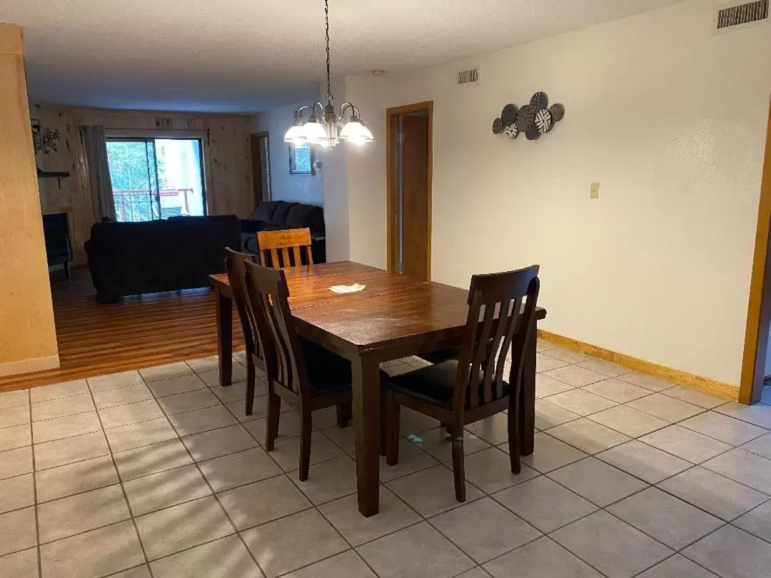 Dining Area in Zoders Inn and Suites