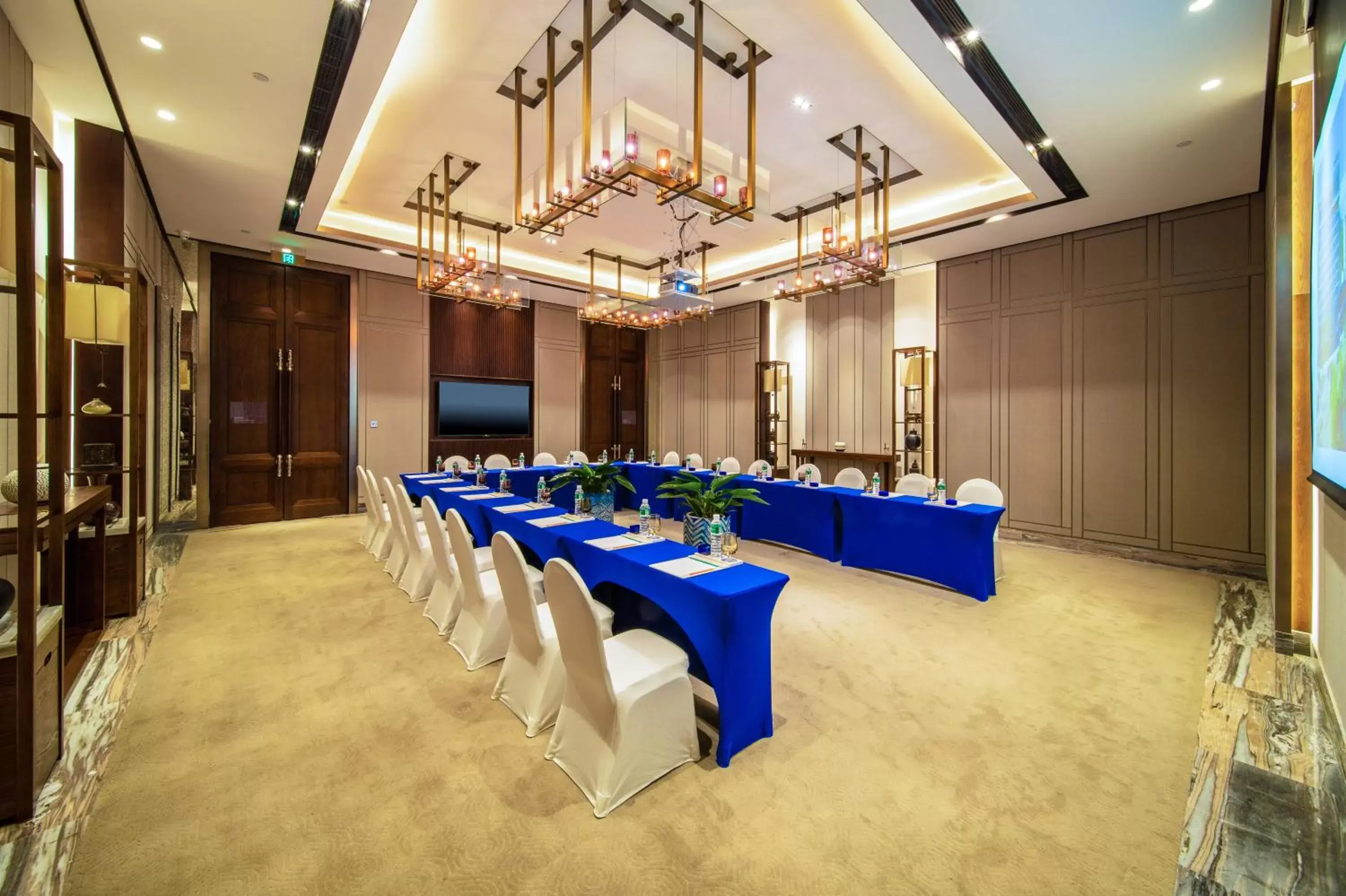 Meeting/conference room in Hotel Indigo Dali Erhai, an IHG Hotel