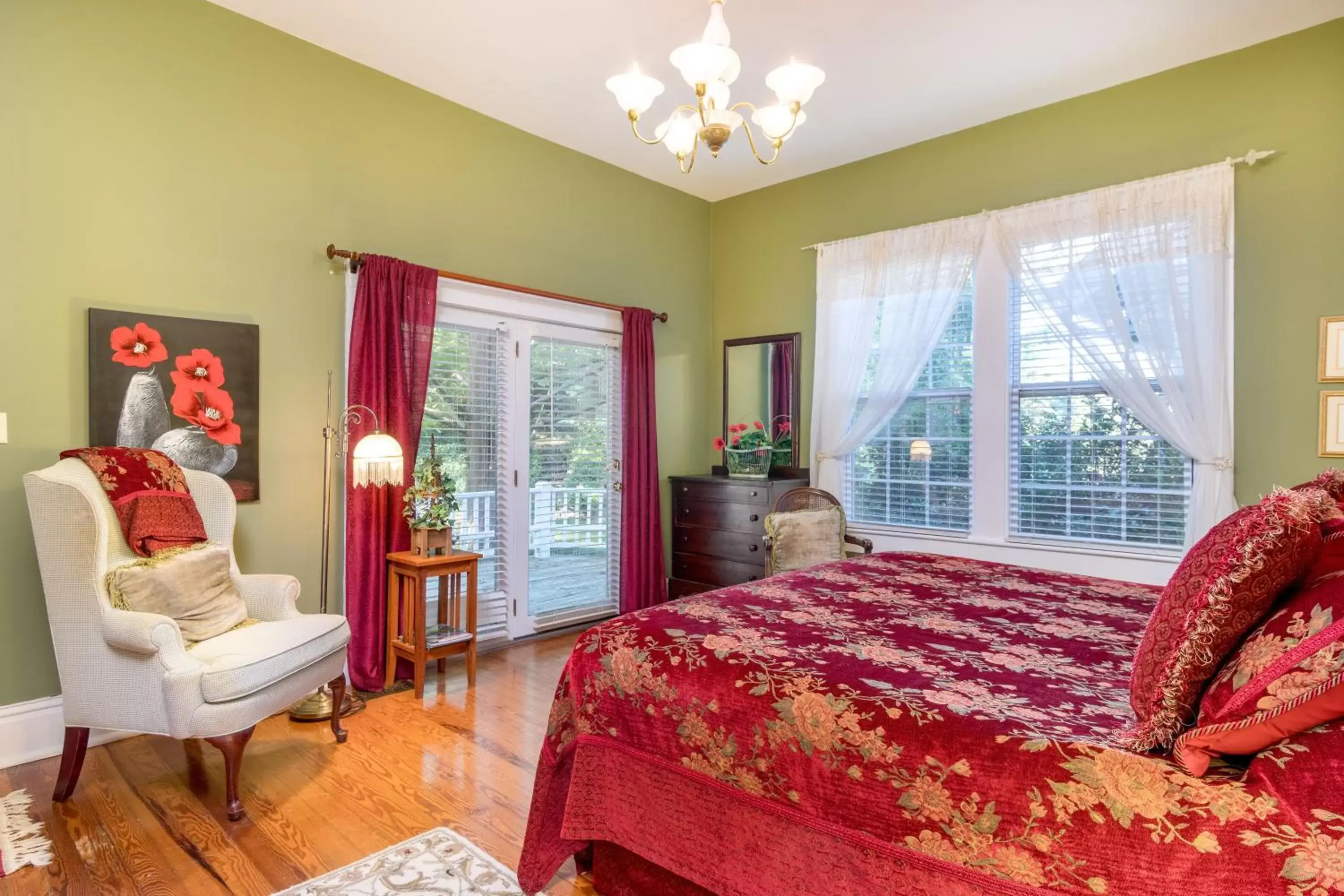 Photo of the whole room, Bed in Highland Lake Inn & Resort - Flat Rock Photo of the whole room, Bed in Highland Lake Inn & Resort - Flat Rock