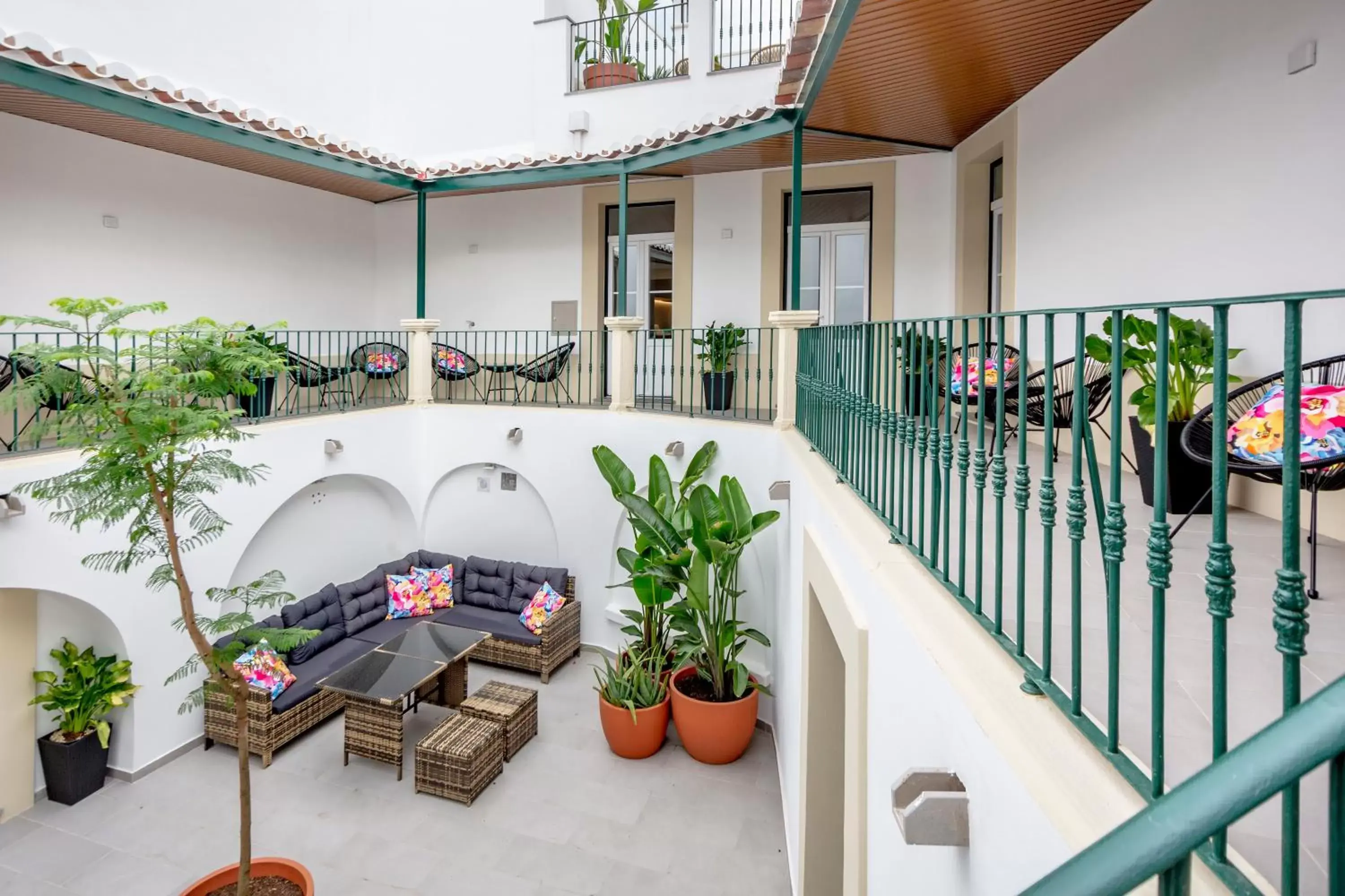 Garden, Balcony/Terrace in Guest House Jacarandá Faro