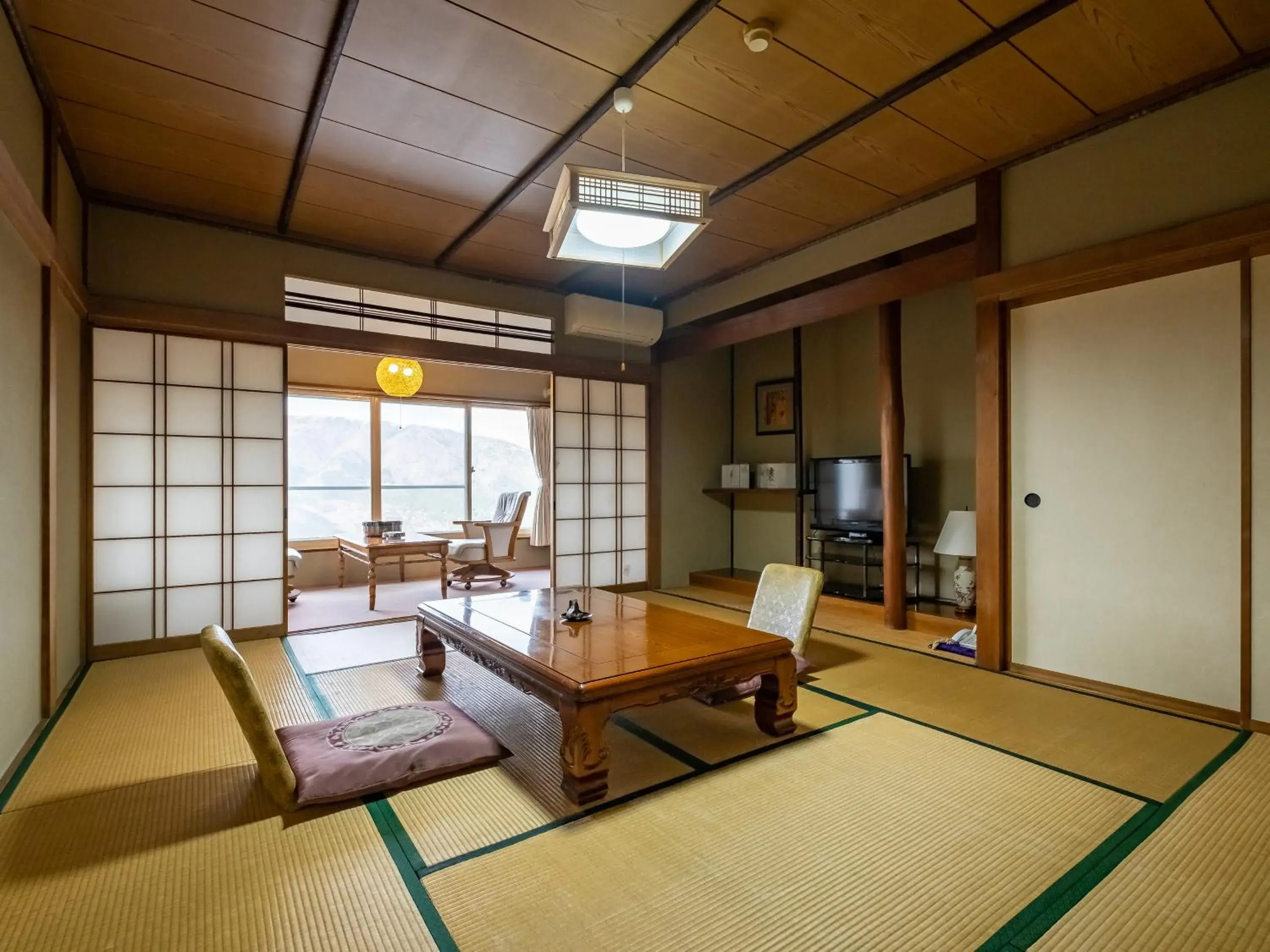 Photo of the whole room, Seating Area in Hakone Shirayunoyado Yamadaya Ryokan