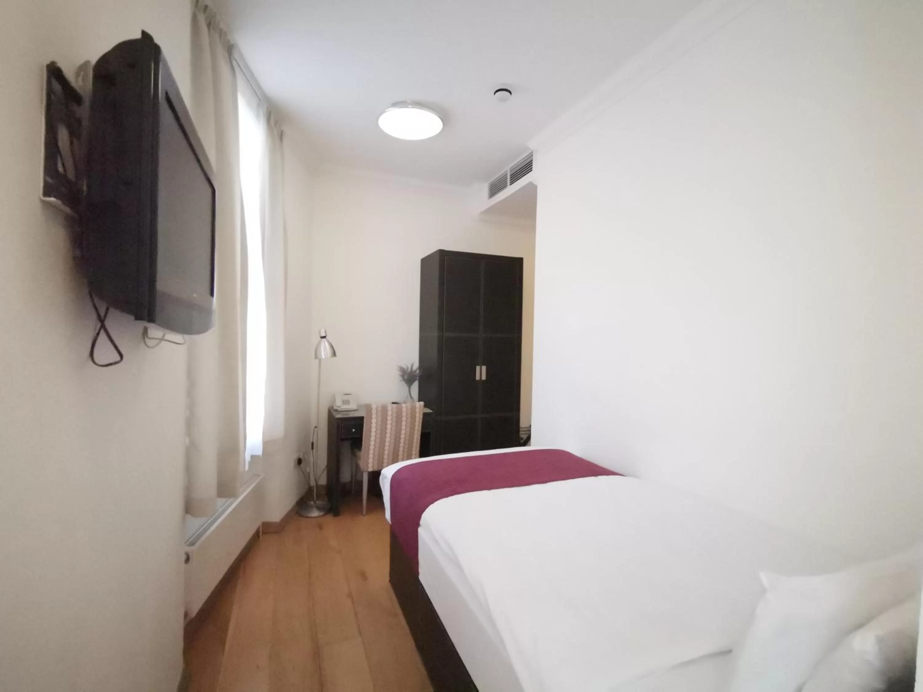 Bedroom, Bed in The Royale Chulan Hyde Park Hotel