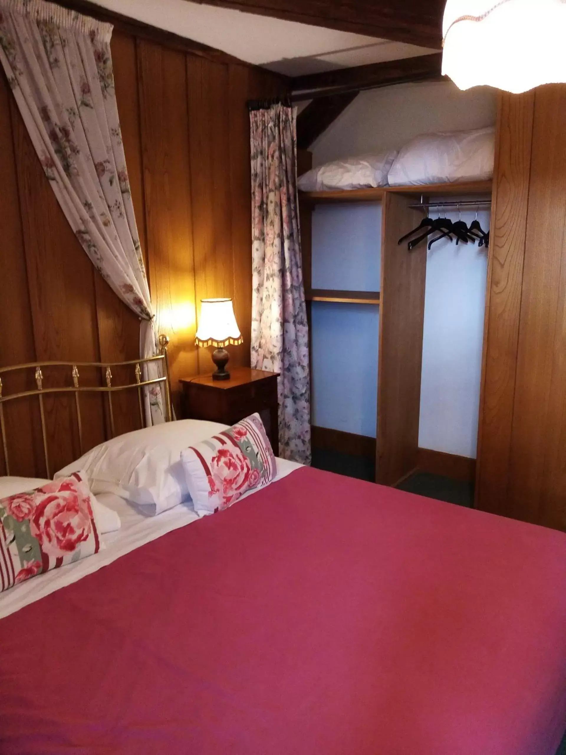 Bedroom, Bed in Domaine de launay blot, Proche MT ST MICHEL